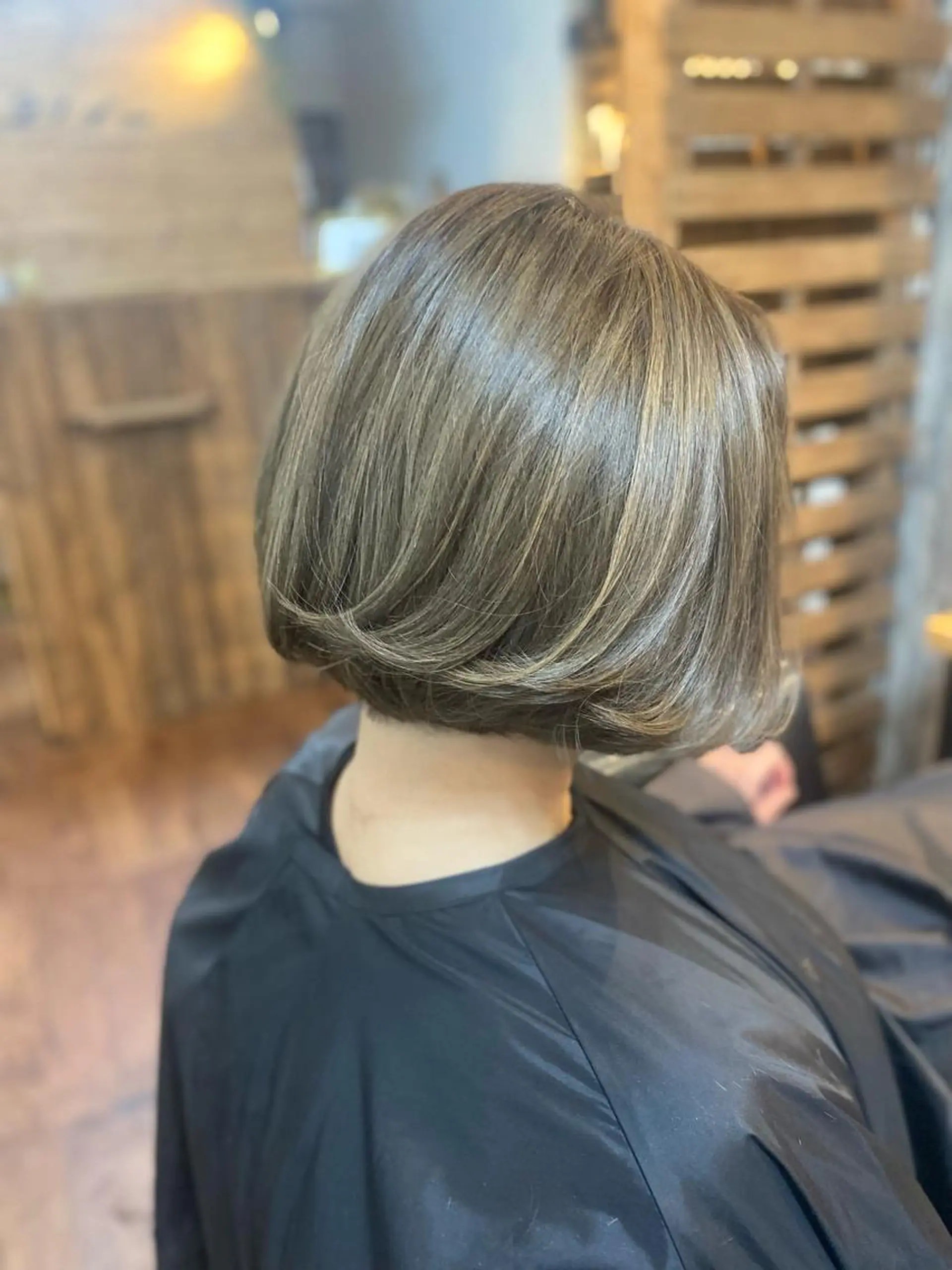 カラー 黒髪 ブリーチ ハイライトカラー Luzir⭐︎ GEN⭐︎のヘアスタイル