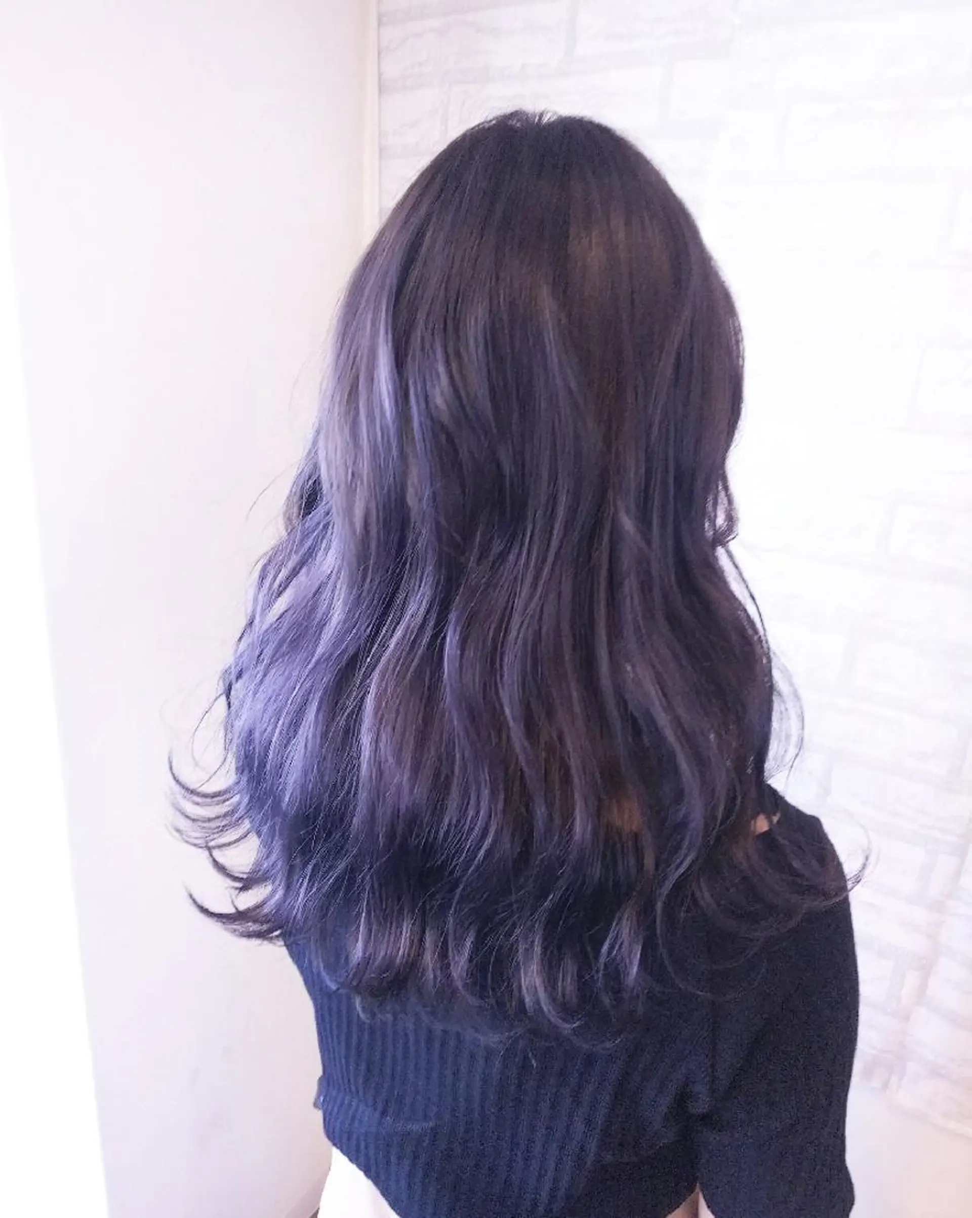 ロング カラー シルバー バイオレットカラー RU RIのヘアスタイル