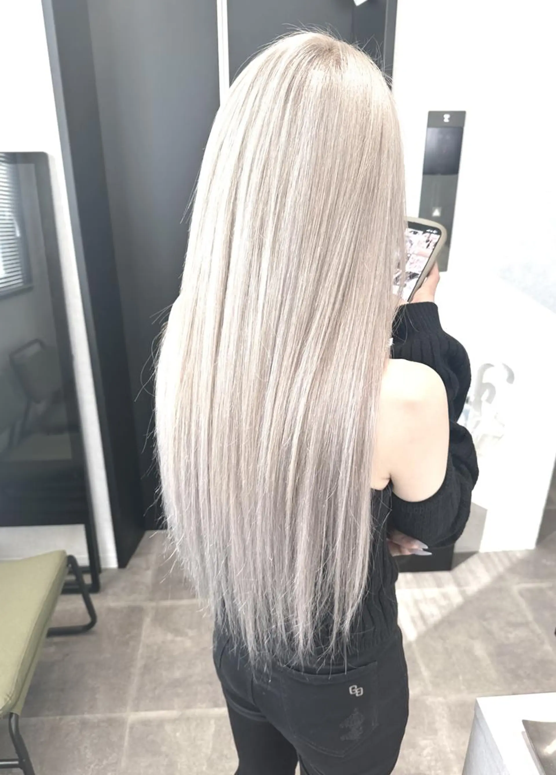 ロング ヘアアレンジ カラー ハイトーン カラーのヘアスタイル