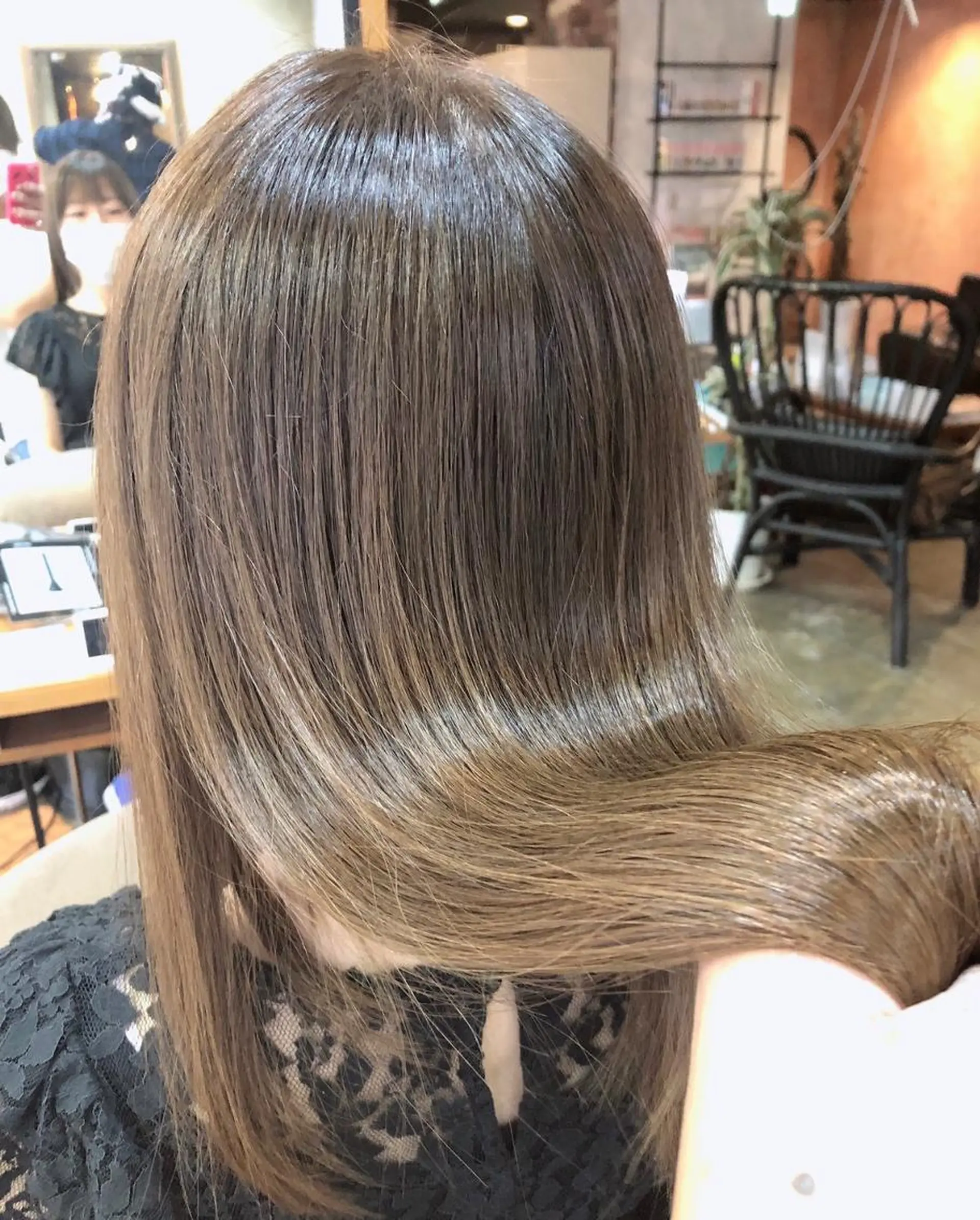 ロング カラー パーマ ヘアアレンジ アディクシーカラー アッシュ バレイヤージュ ベージュカラー ブリーチ newi 川崎店のヘアスタイル