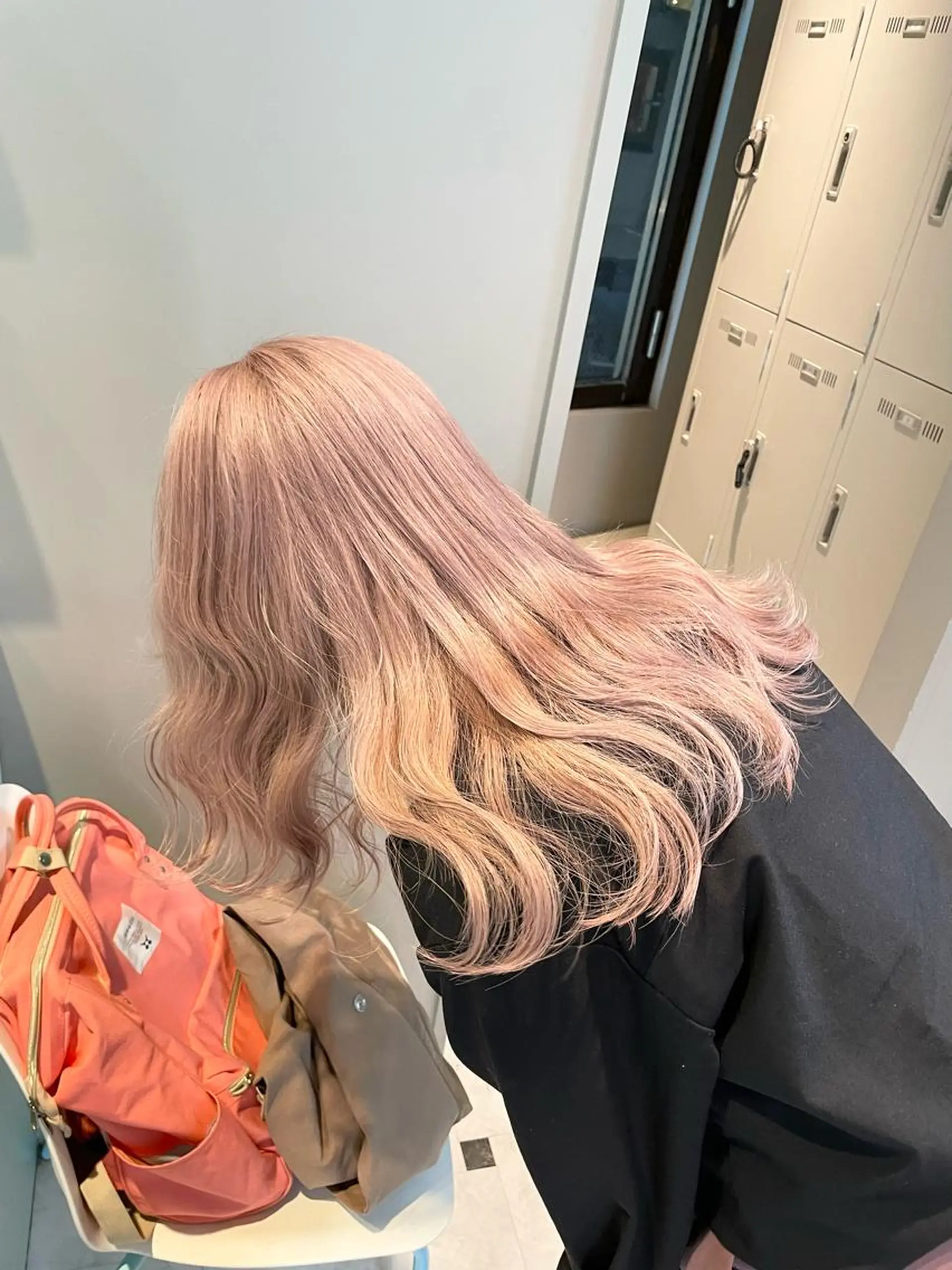 ロング カラー 🩵ハイトーン 美咲🩵のヘアスタイル