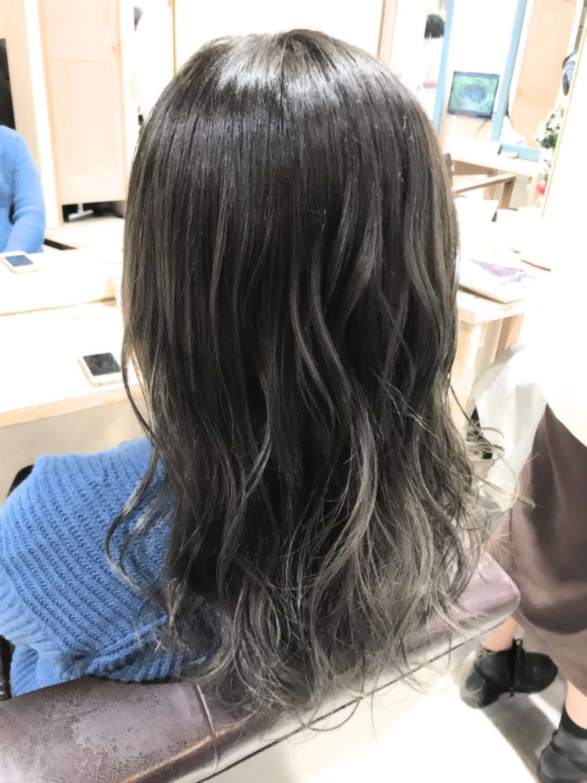 セミロング カラー パーマ ヘアアレンジ ダークグレー グラデーションカラー バレイヤージュ/ 髪質改善/渡邉悟🌱のヘアスタイル