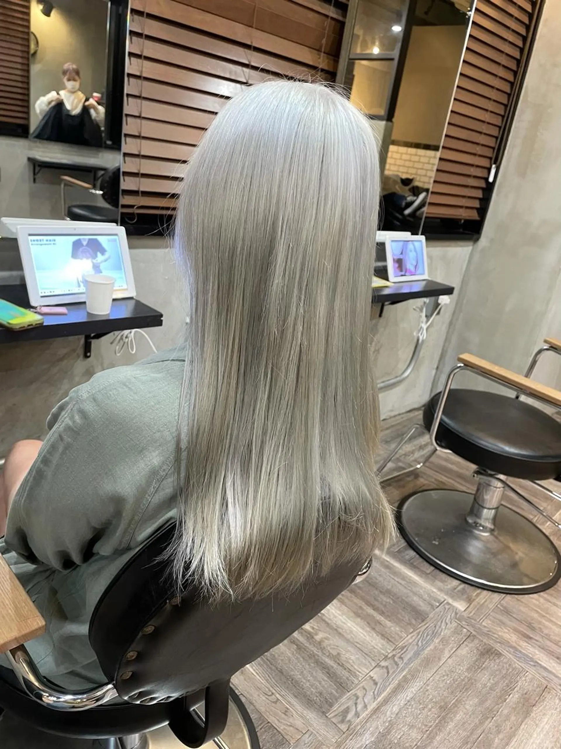 ロング カラー ブリーチ ブロンド ホワイトブロンド La fith 店長 城谷颯人のヘアスタイル