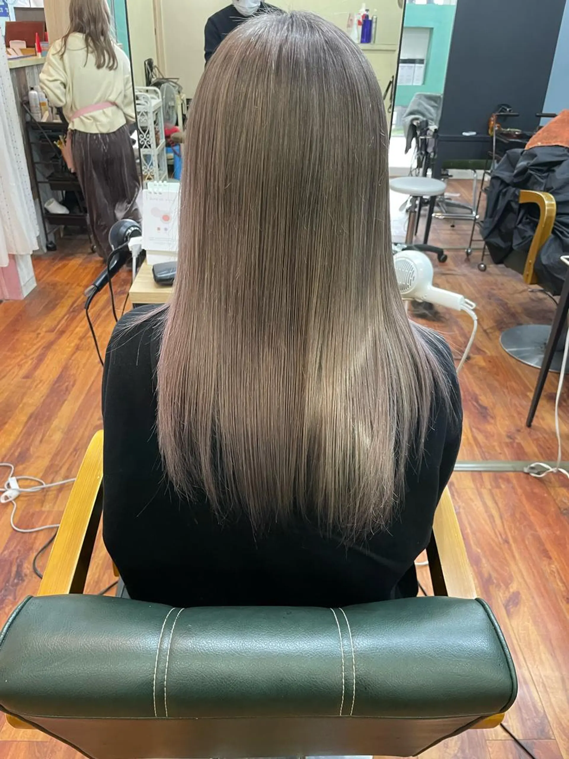 セミロング 縮毛矯正 高野 真弥のヘアスタイル