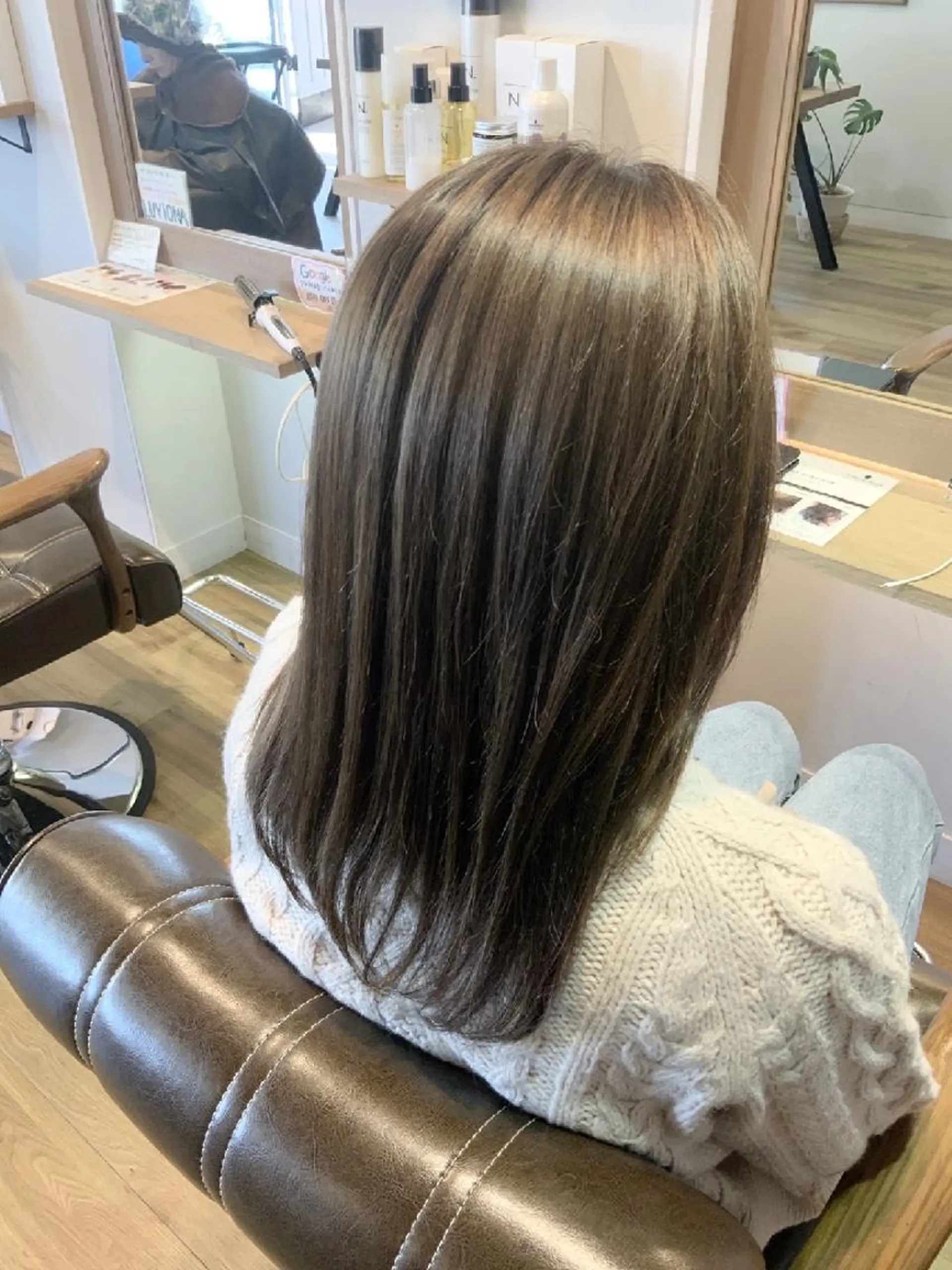 カラー 透明感カラー グレージュ ハイライトカラー ヘアカラー トリートメント 堀 望美のヘアスタイル