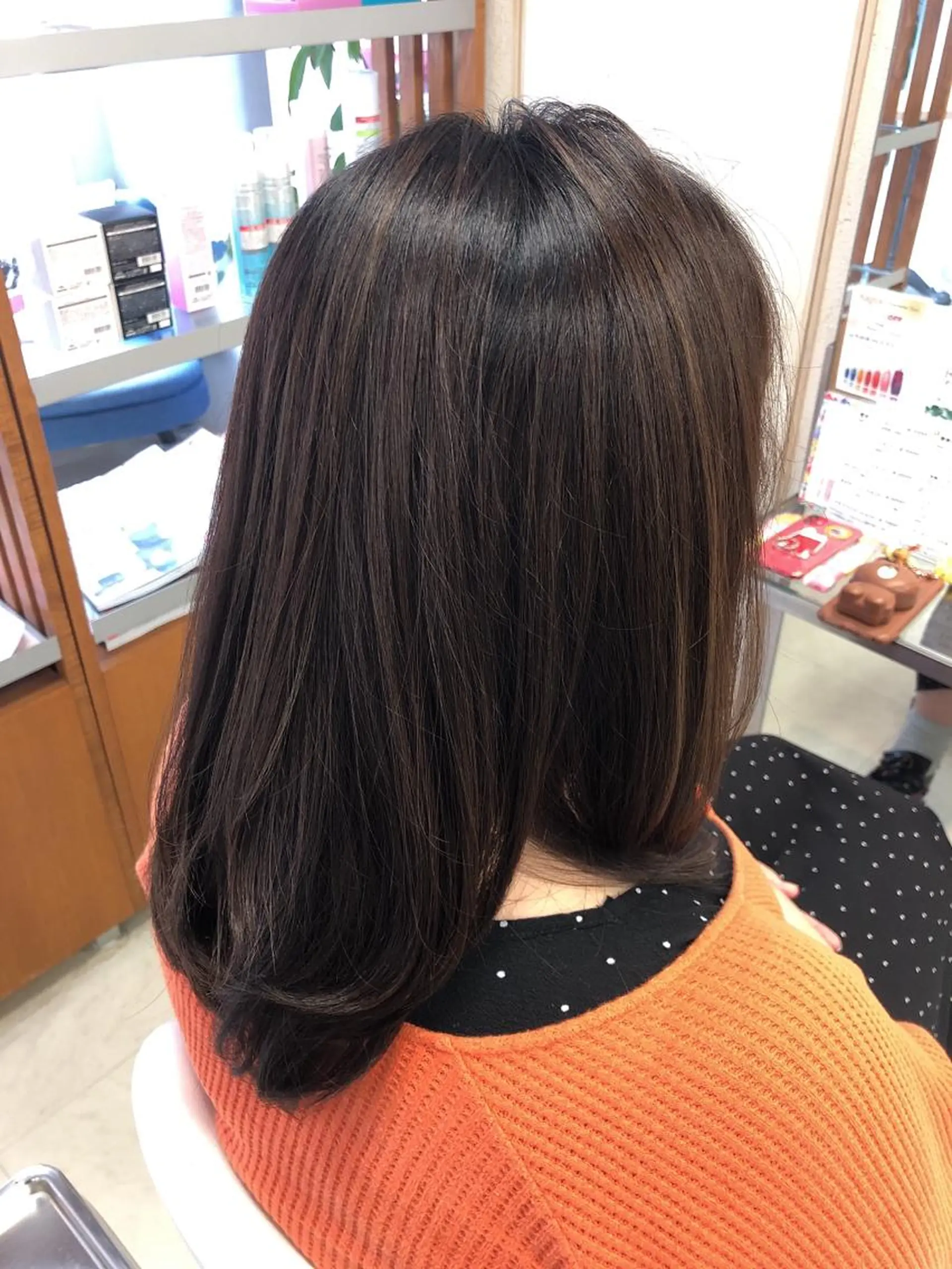 セミロング 阿部 美咲のヘアスタイル