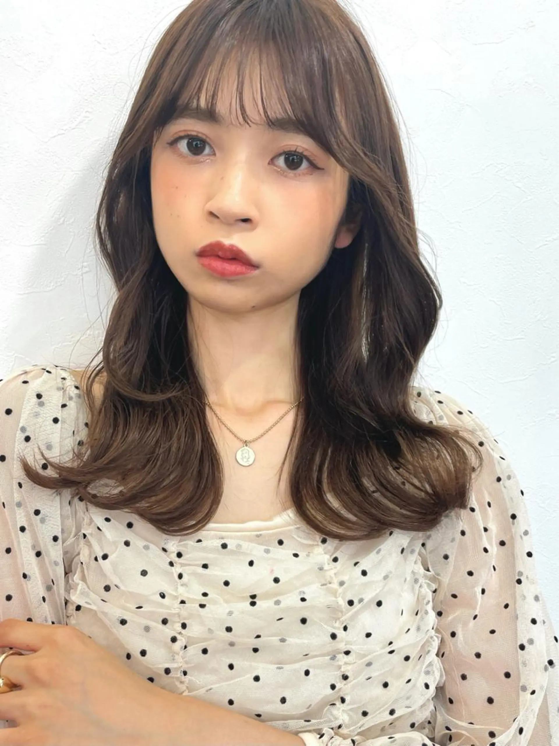 ミディアム レイヤーカット、 大人可愛い　中村美羅のヘアスタイル