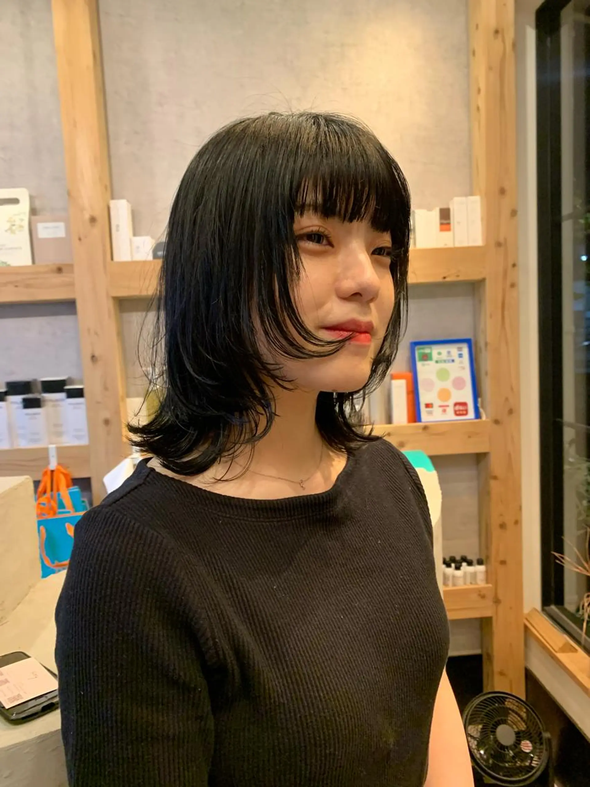 ショート 【モエカ】グランジ ウルフ/ハイトーンのヘアスタイル