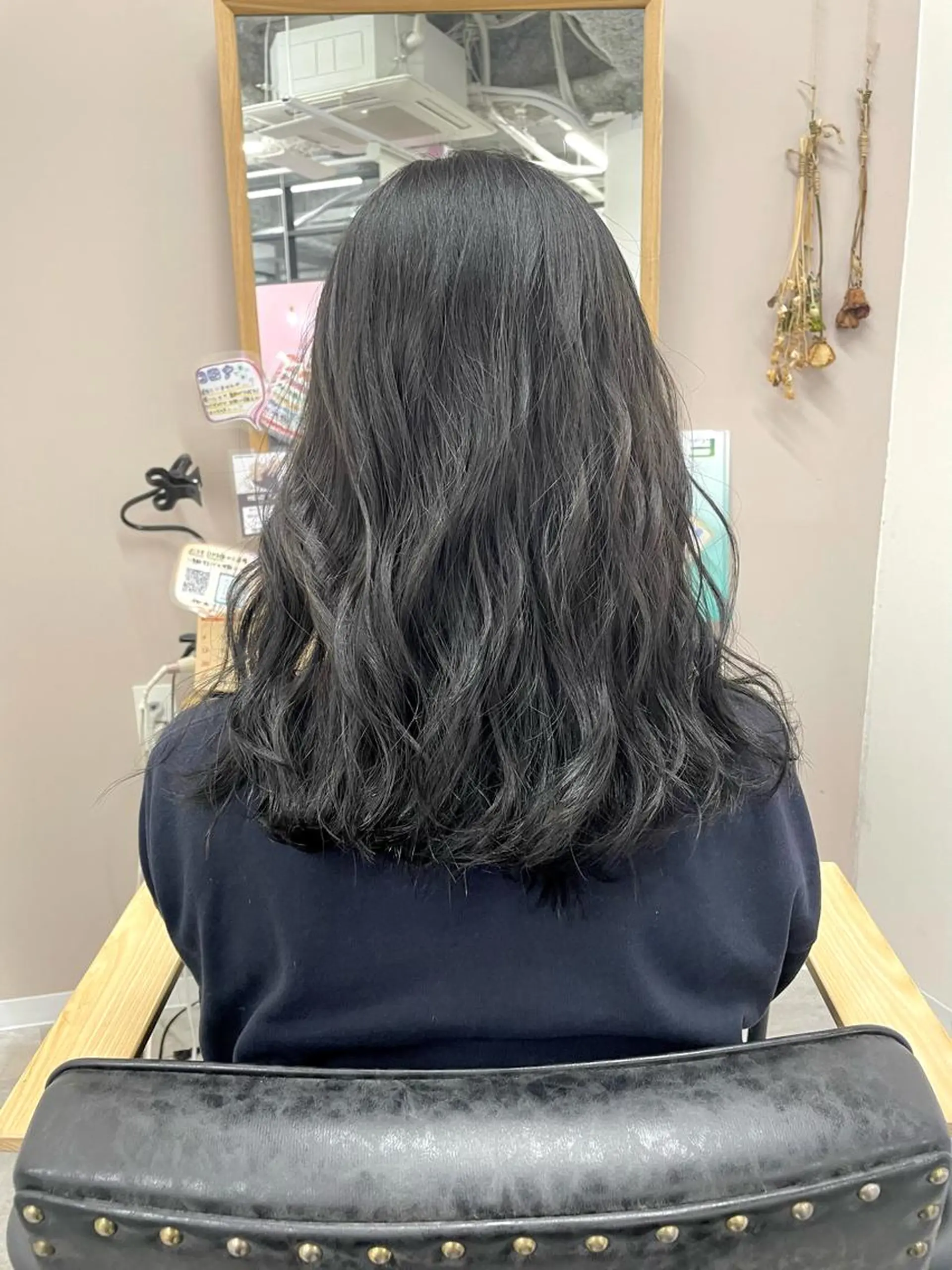 ミディアム カラー 肌に馴染む暗髪 梅田・増田のヘアスタイル