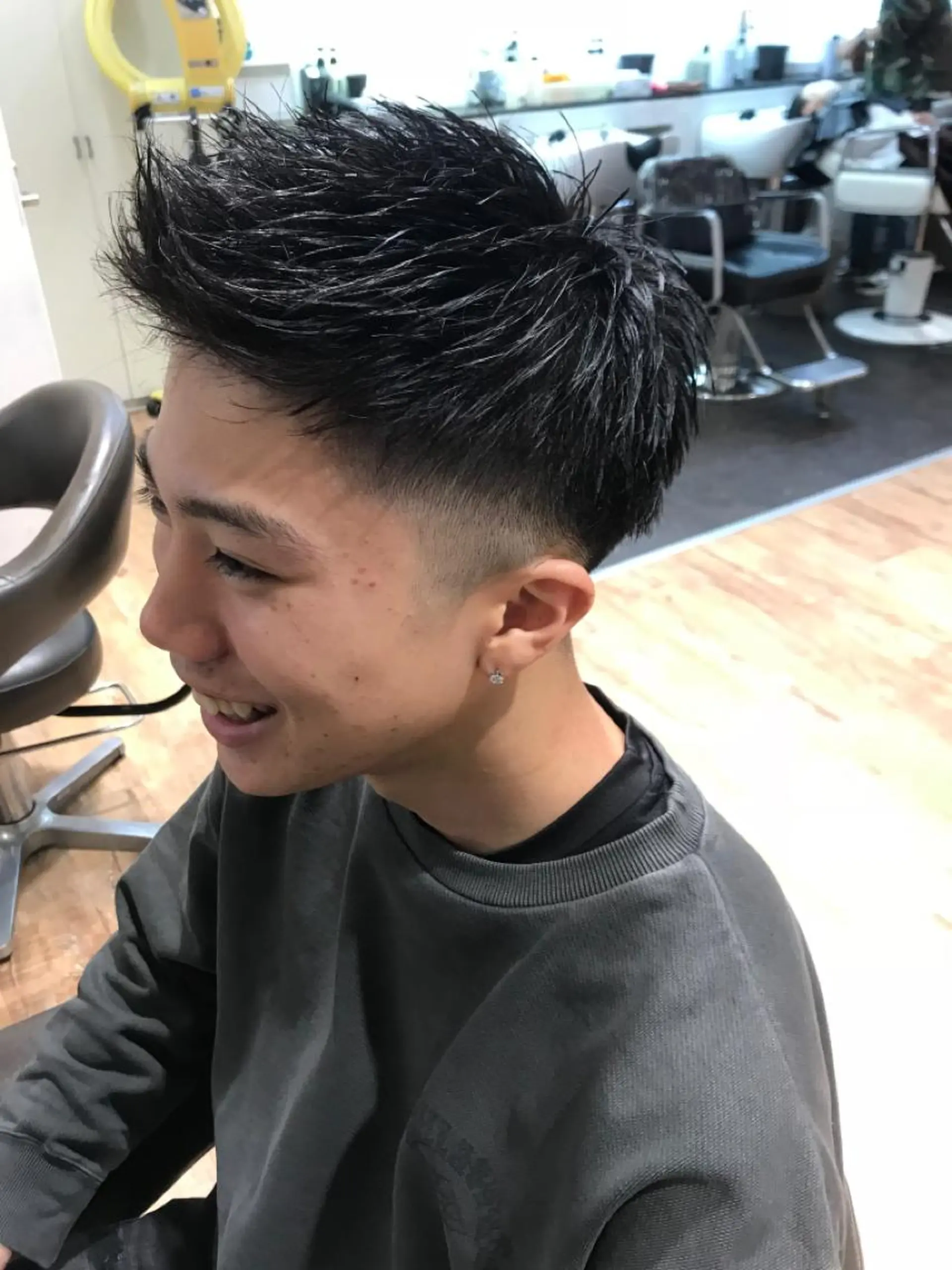 ショート メンズ フェードカット モヒカン カット ヘッドスパ メンズ特化 TAKUYAのヘアスタイル