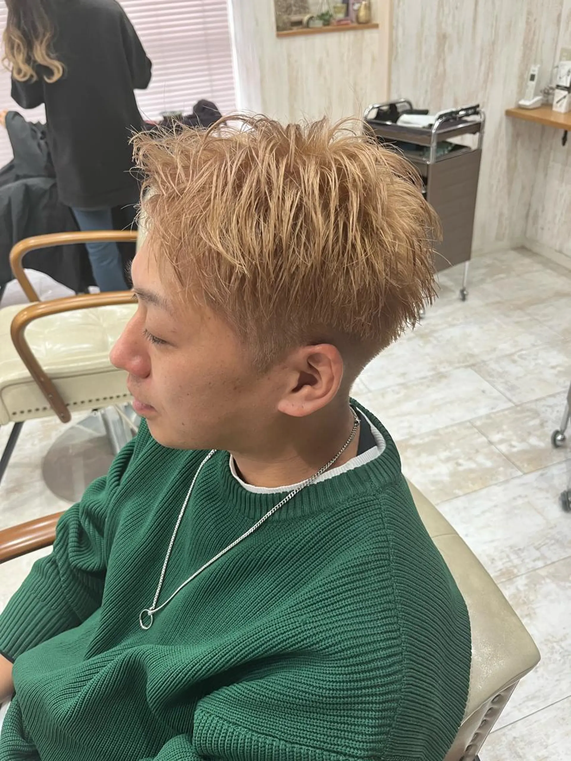 ショート カラー メンズ メンズハイトーン ハイトーンカラー カット ヘアカラー 【店長】メンズ職人 短髪　ハイトーン🔥のヘアスタイル