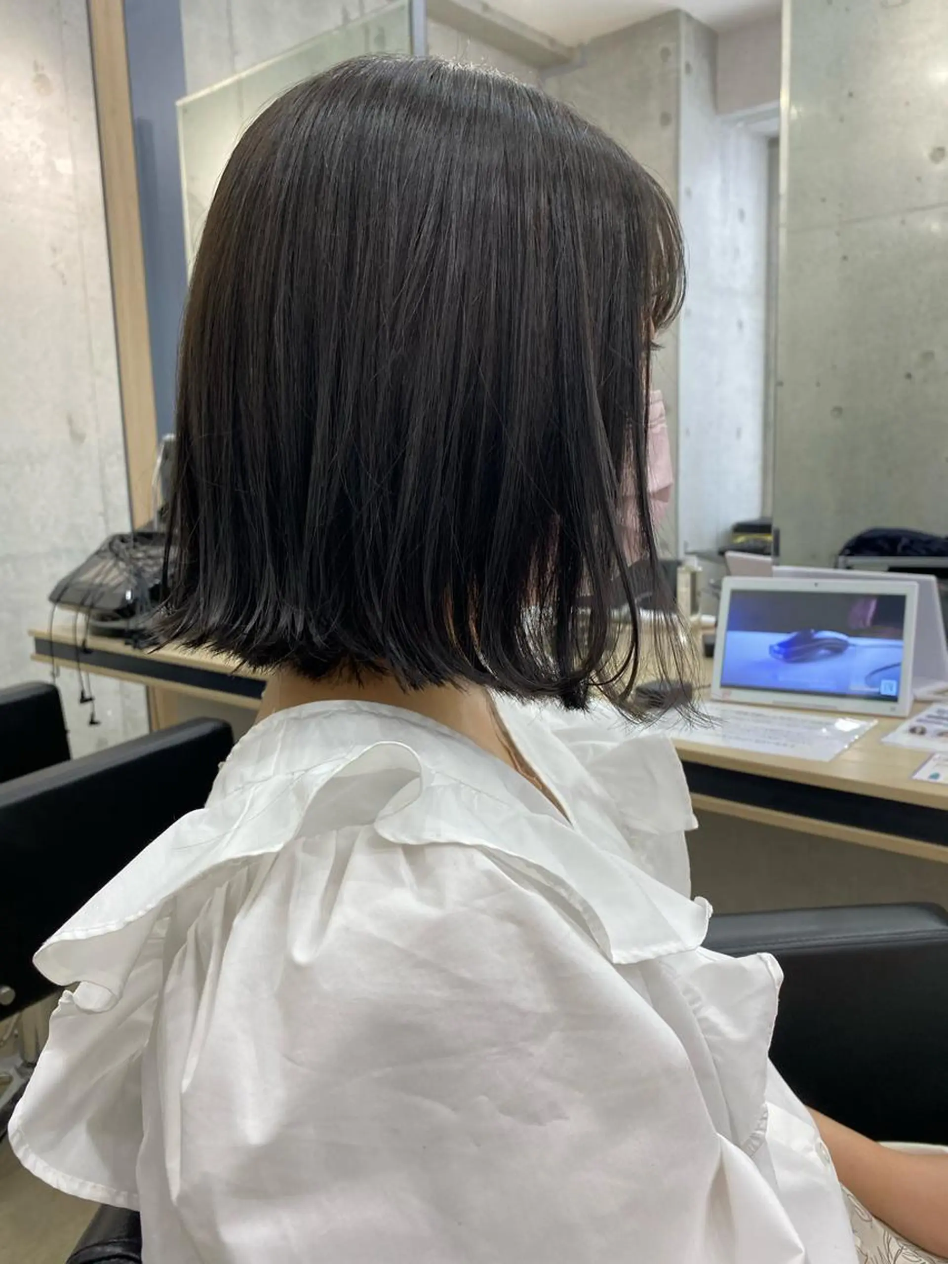 ショート カラー オリーブ/アッシュ やわらか透明感カラーのヘアスタイル