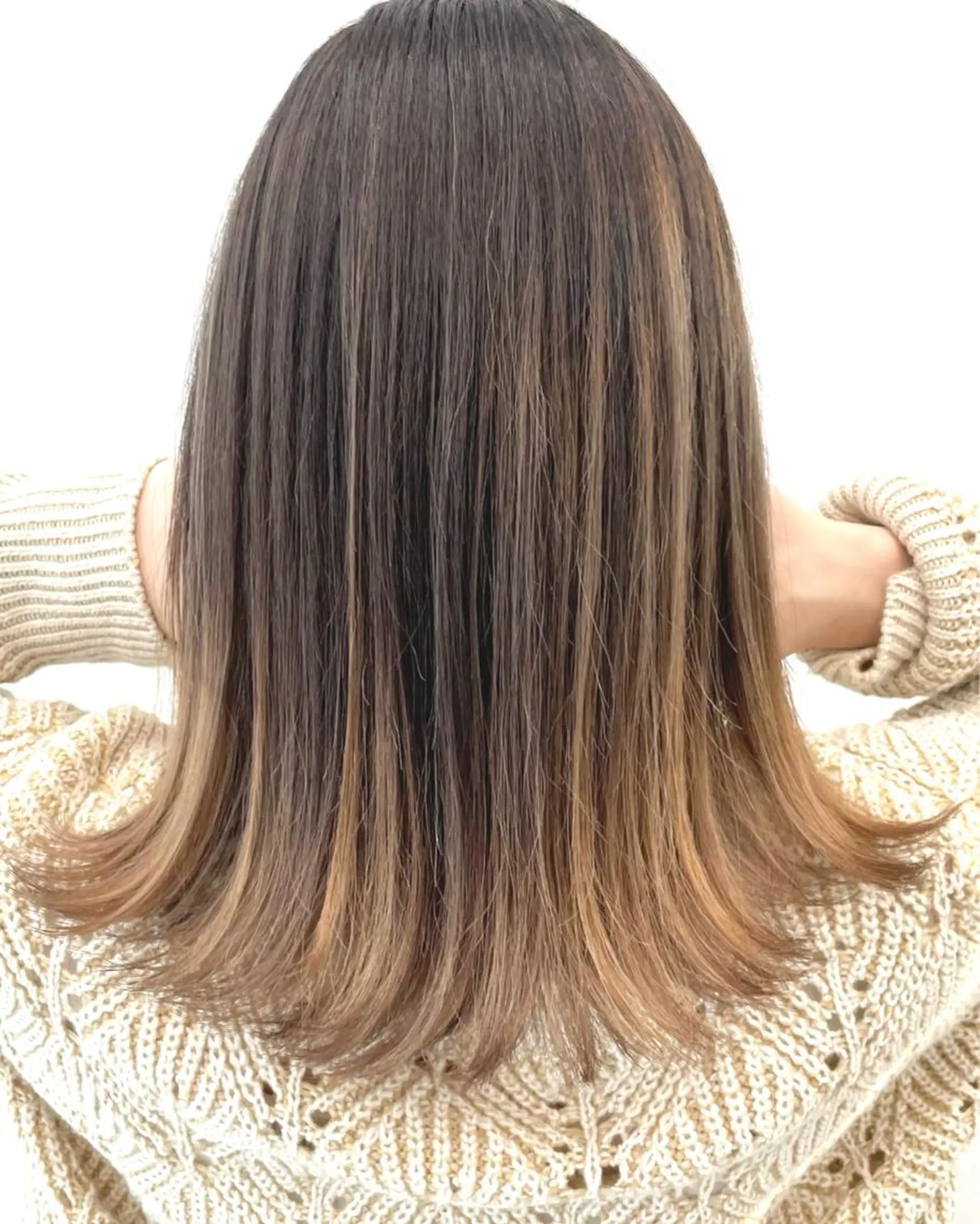 ミディアム カラー ヘアアレンジ バレイヤージュ ベージュカラー ブリーチ レイヤーカット 🦄インナーカラー 🦄貫井彩花のヘアスタイル