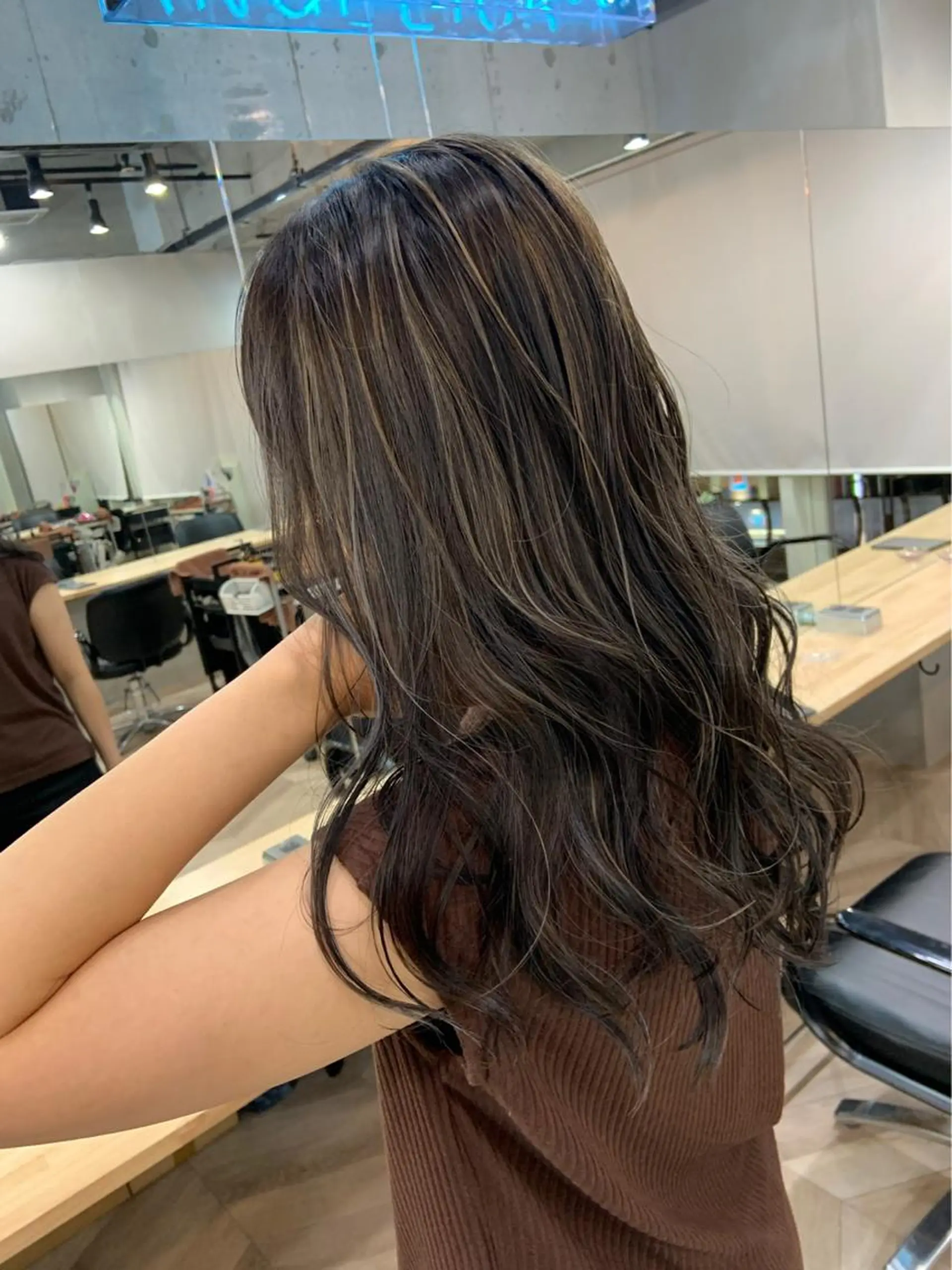 セミロング カラー ブリーチ ハイライトカラー ハイライト カット ヘアカラー 的塲 優弥のヘアスタイル