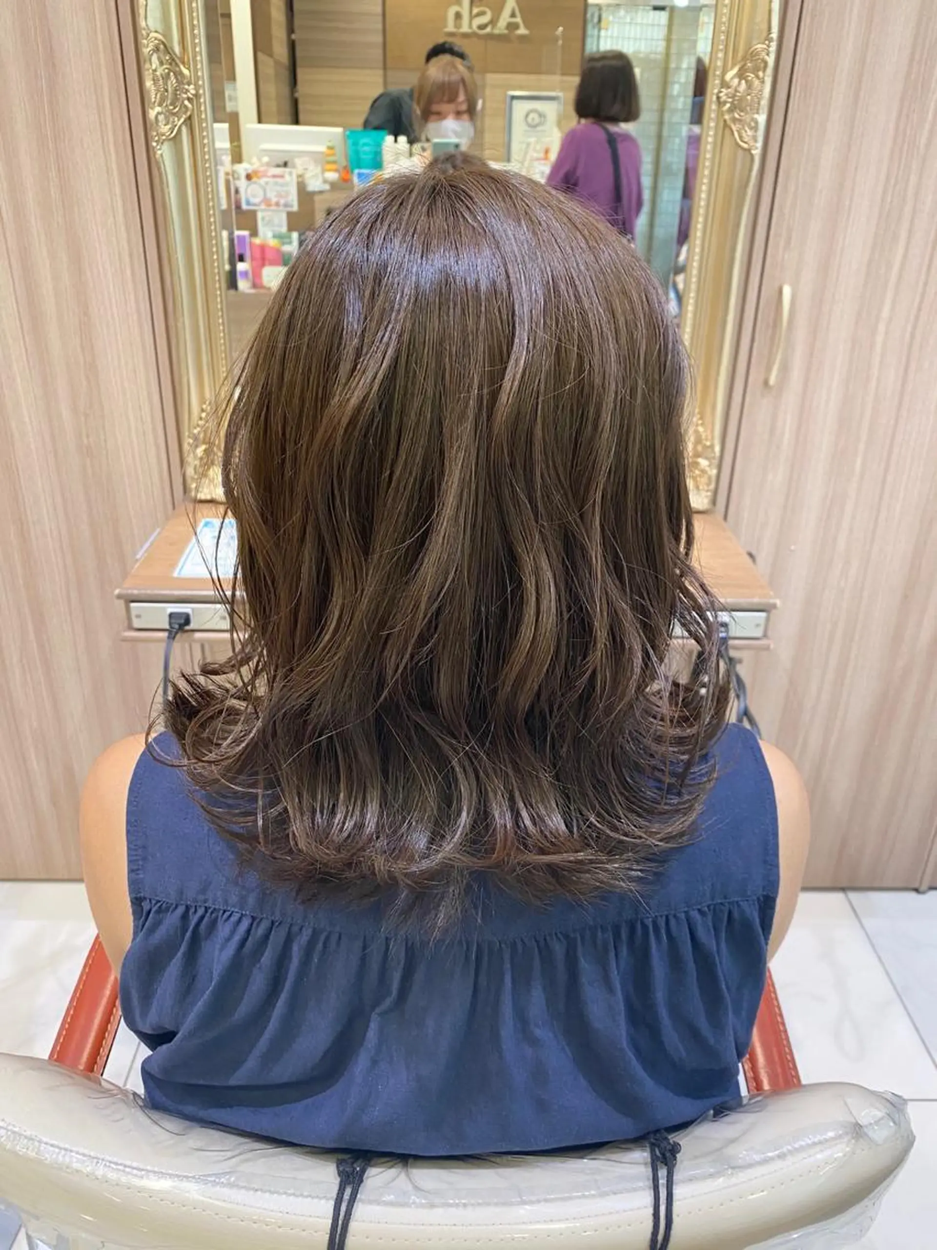 ミディアム カラー 古川 琴美のヘアスタイル