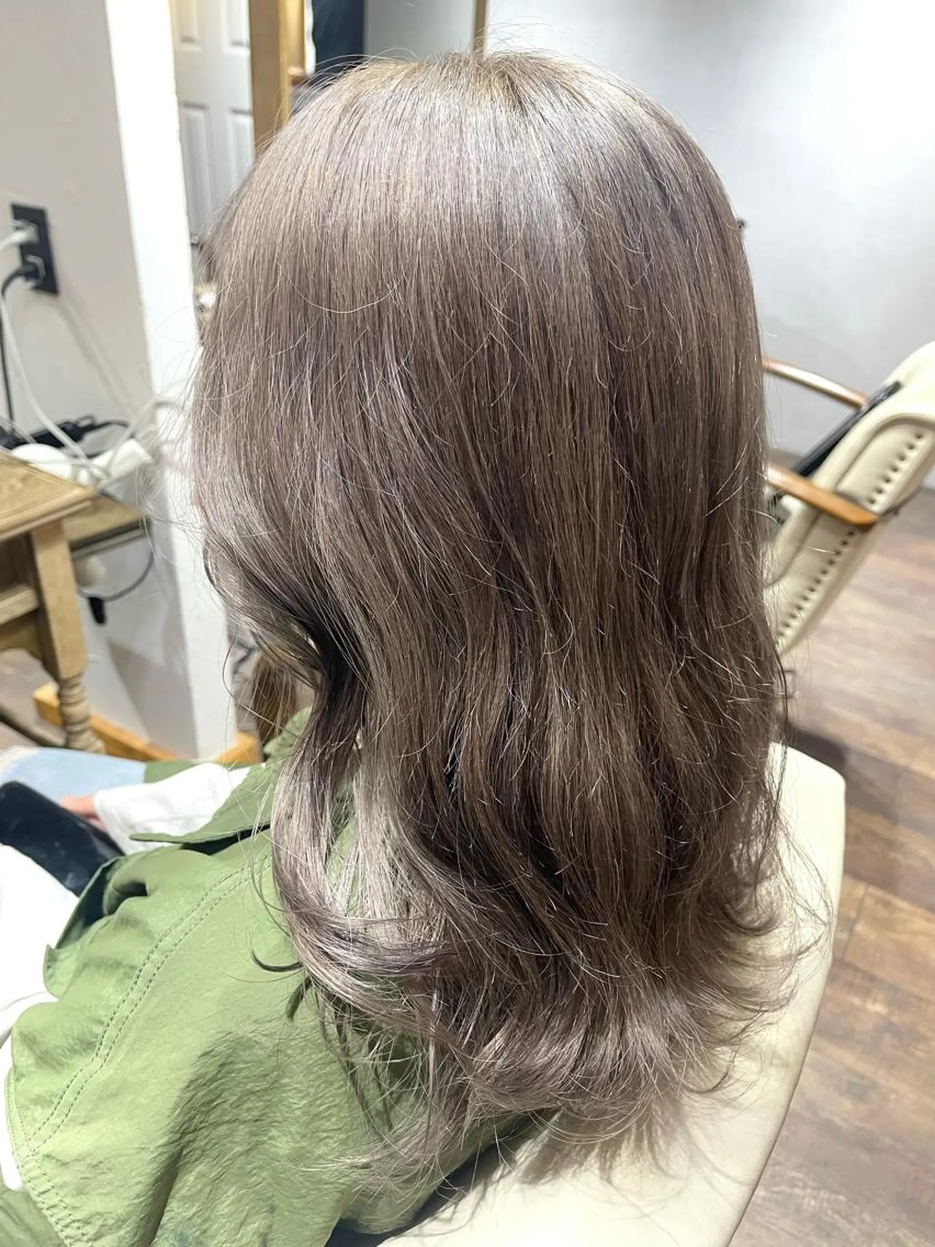 ロング カラー ブリーチ デザインカラー ダブルカラー ハイトーンカラー インナーカラー ヘアカラー 岩谷/ブリーチ 🪽透明感カラーのヘアスタイル