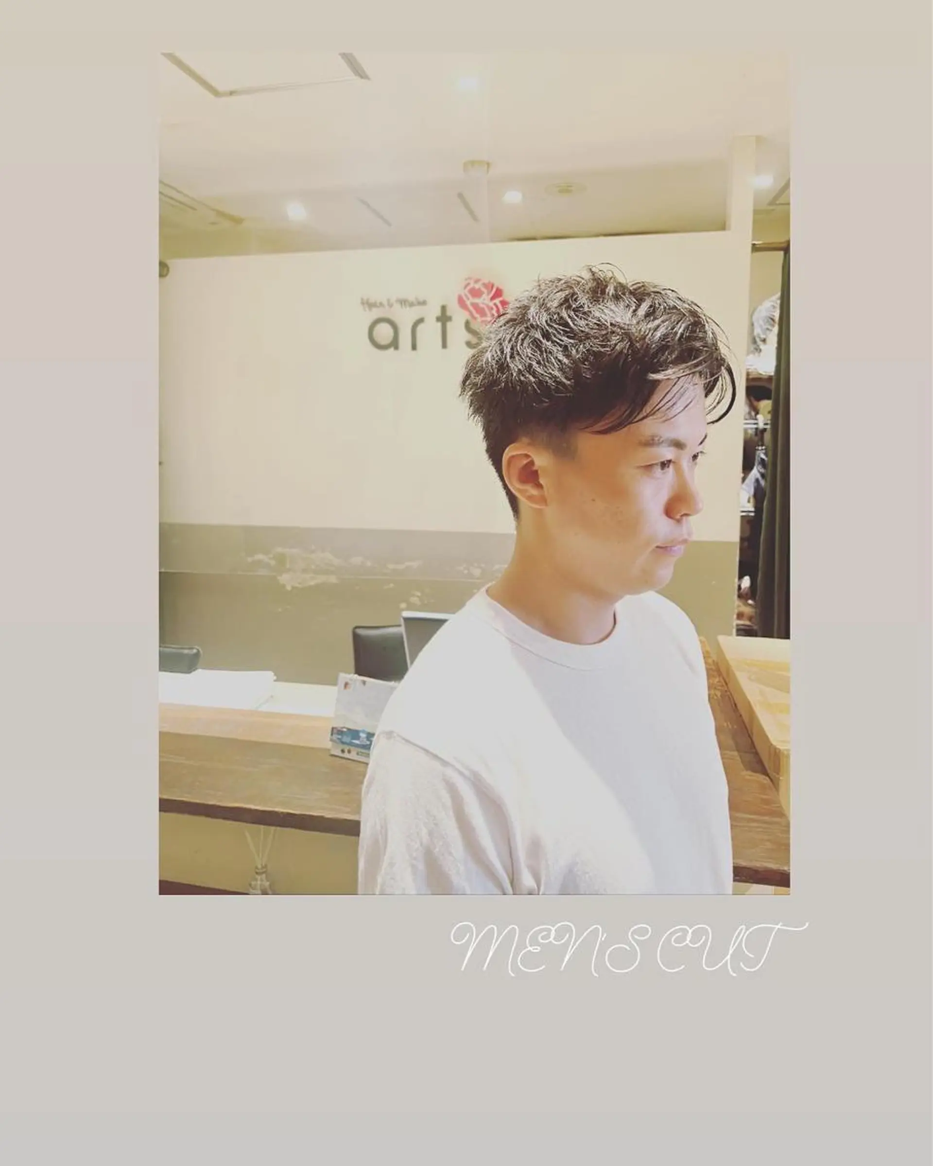 ショート メンズ ツーブロック 刈り上げ ハイライト/インナー /ブリーチ/レイヤーのヘアスタイル