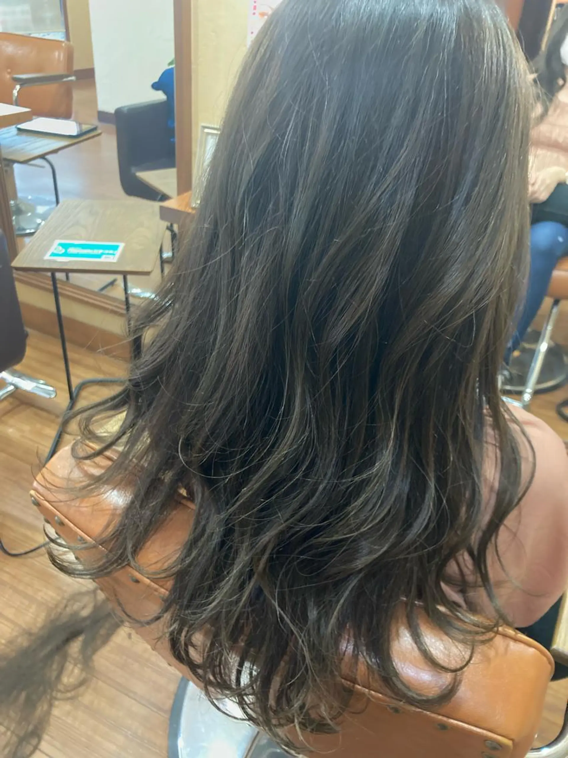 ロング アッシュ カット ヘアカラー トリートメント R's hair 大道瞳のヘアスタイル