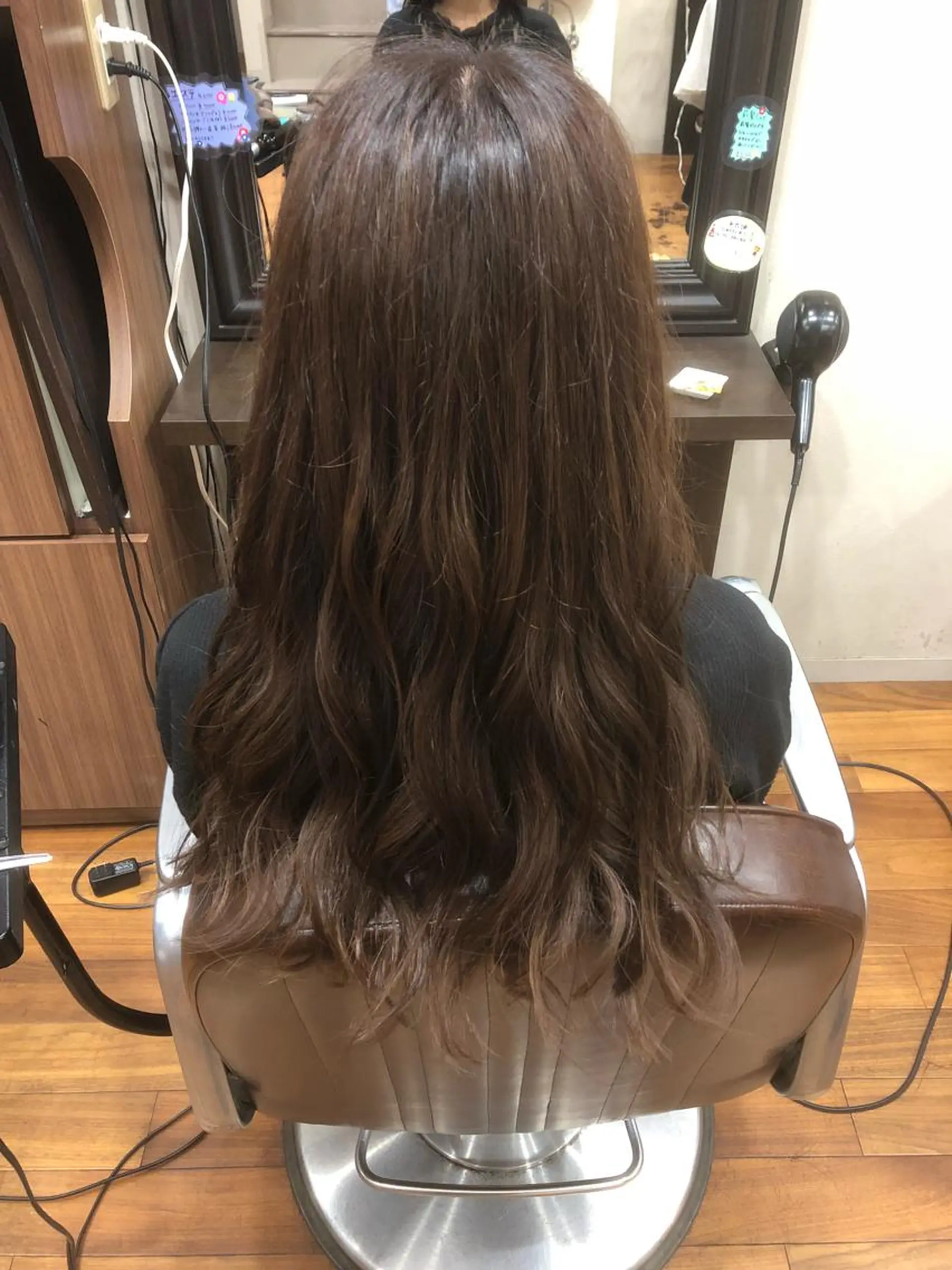 ロング カラー 透明感カラー グレージュ ハイライトカラー ハイライト 東條 克義のヘアスタイル