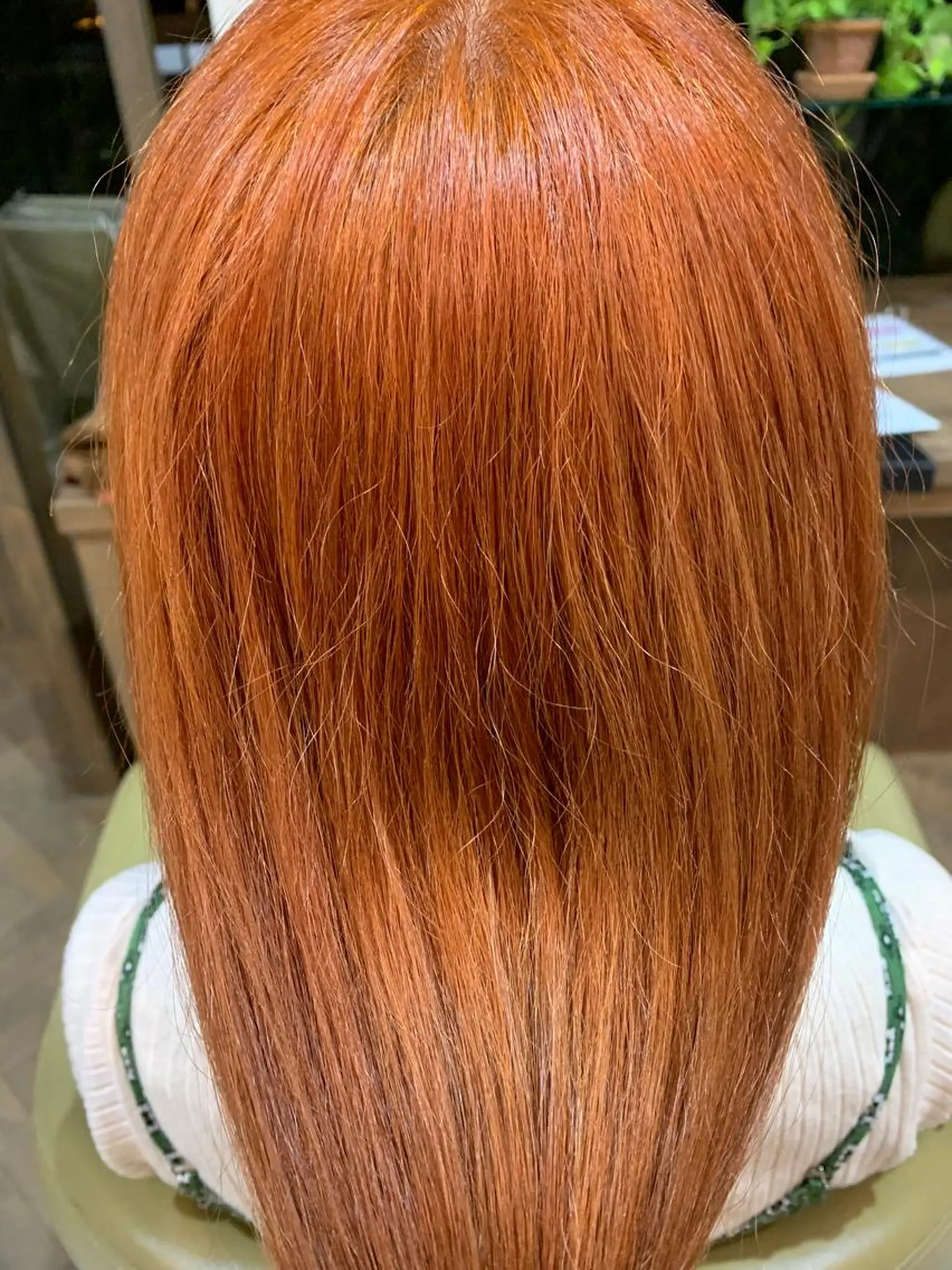 ロング カラー ブリーチ オレンジ 礒谷 夏帆のヘアスタイル