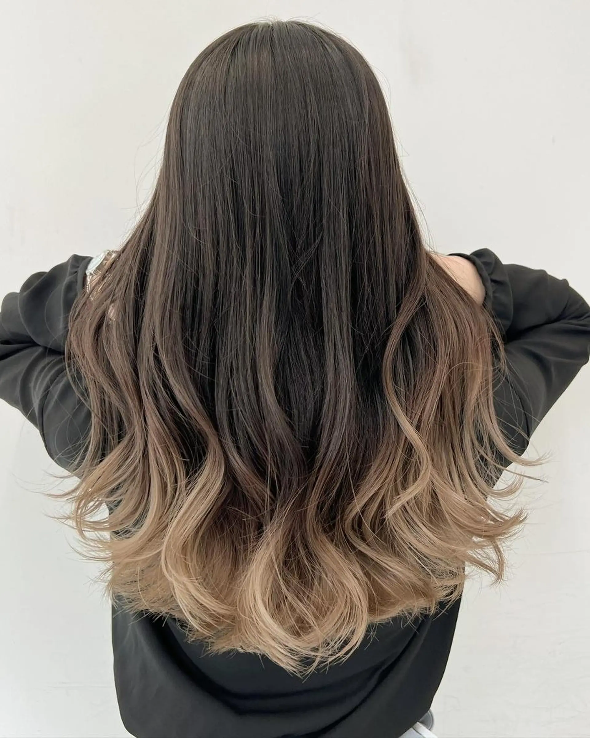 セミロング アッシュ アッシュブラック 公式 Ease by amble luxeのヘアスタイル