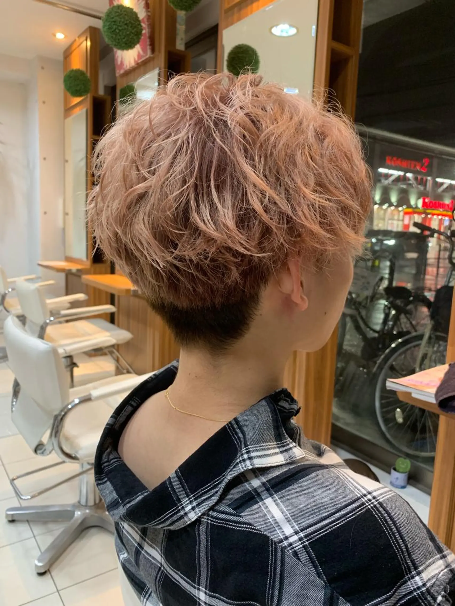 ショート カラー メンズ 白髪ぼかしハイライト 柳川拓哉のヘアスタイル