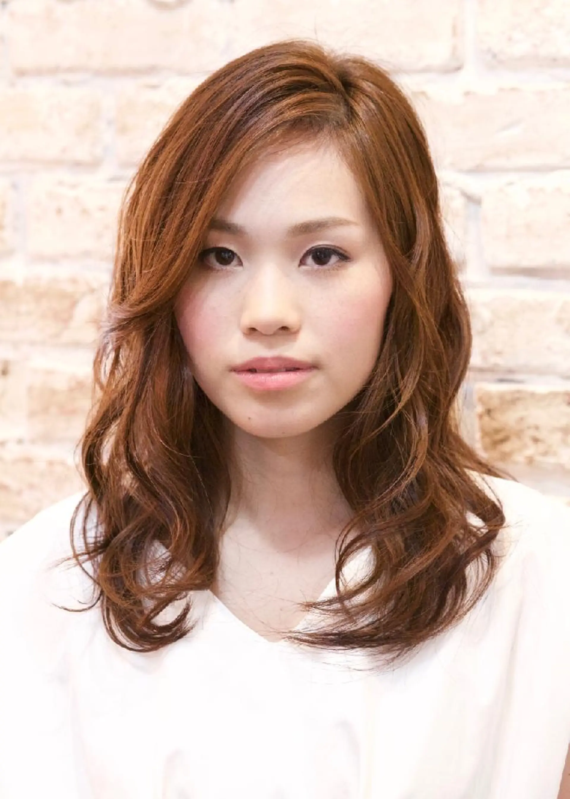 ロング カラー カット ヘアカラー Nina by Babyloneのヘアスタイル
