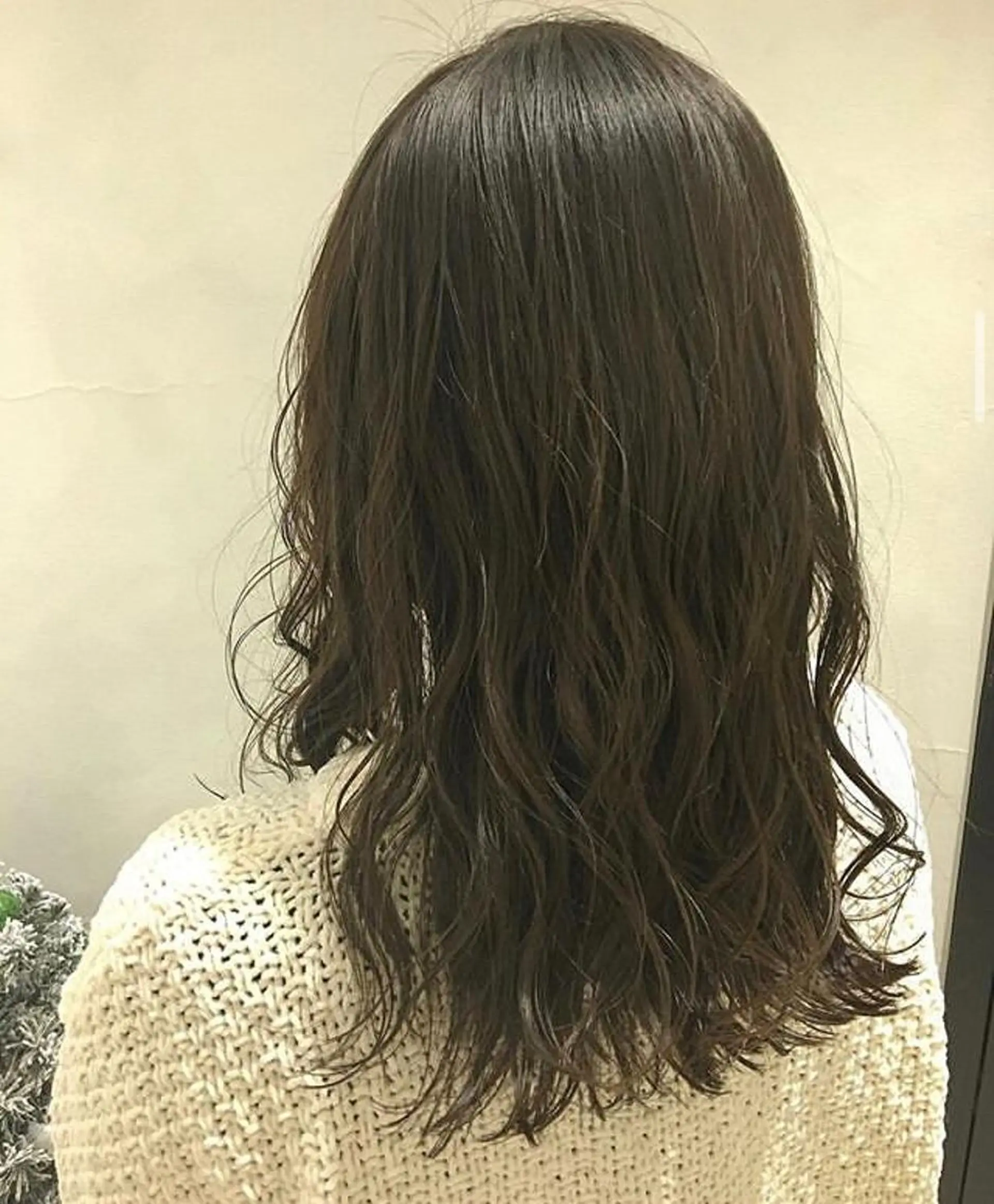 セミロング カラー ヘアアレンジ ブリーチ 透明感カラー グレージュ ブリーチなしカラー 外国人風カラー エグチ アキラのヘアスタイル