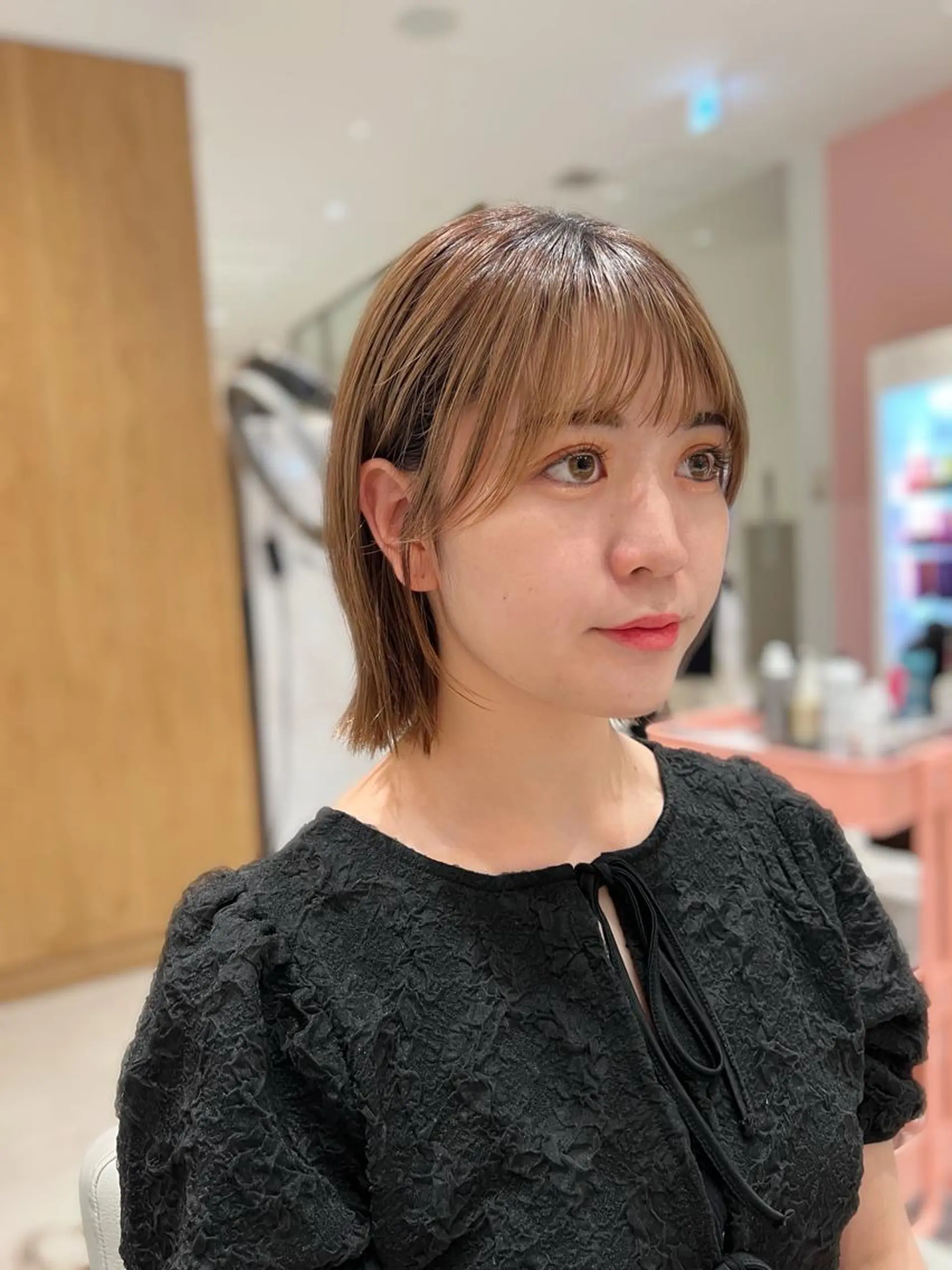 ミディアム カラー ベージュカラー 透明感カラー グレージュ ボブ カット ヘアカラー トリートメント レイヤー専門家 ダブルカラー修のヘアスタイル