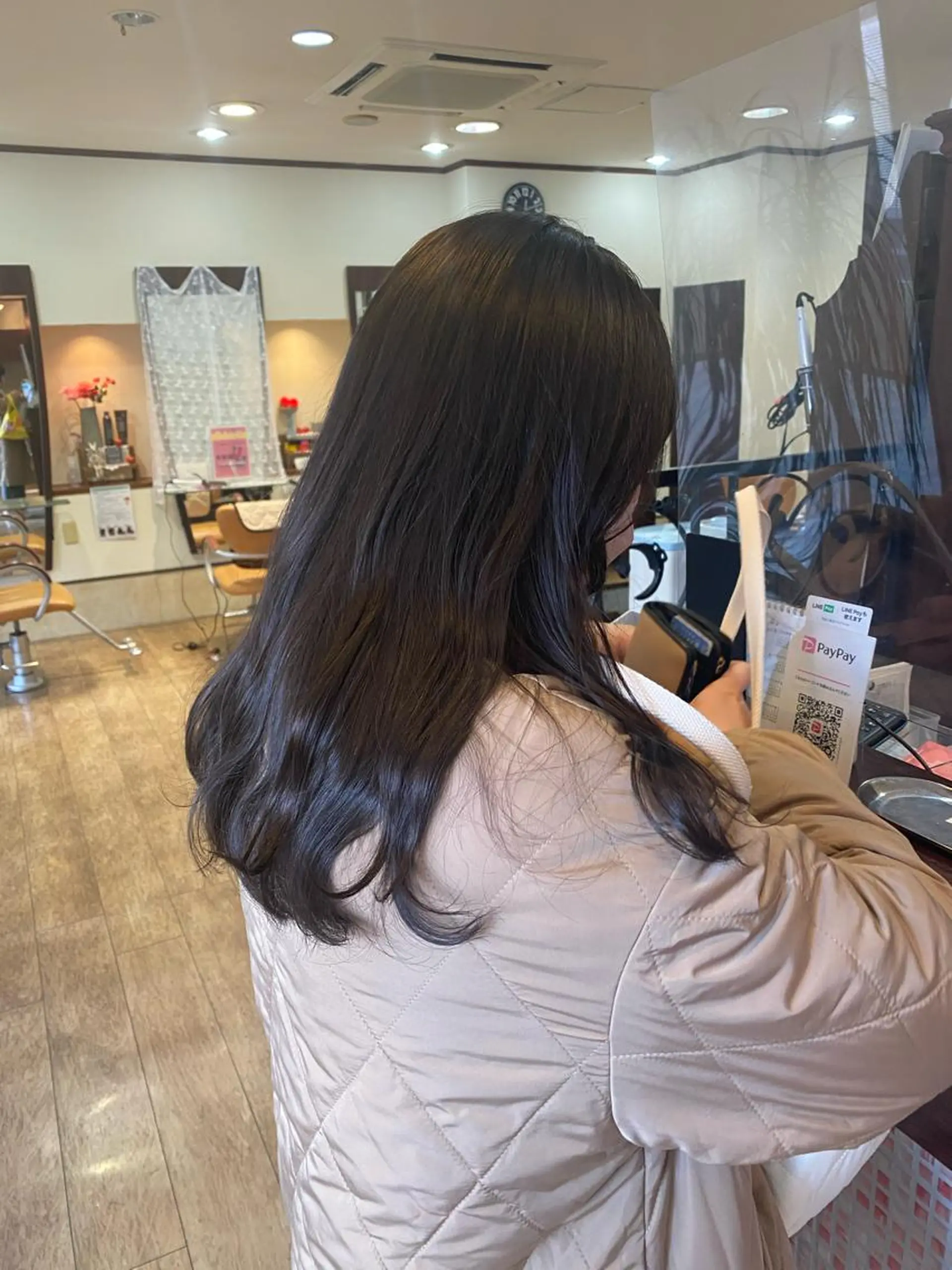 セミロング カラー ブラウンカラー オリーブブラウン サプリームヘア 飯田みち瑠のヘアスタイル