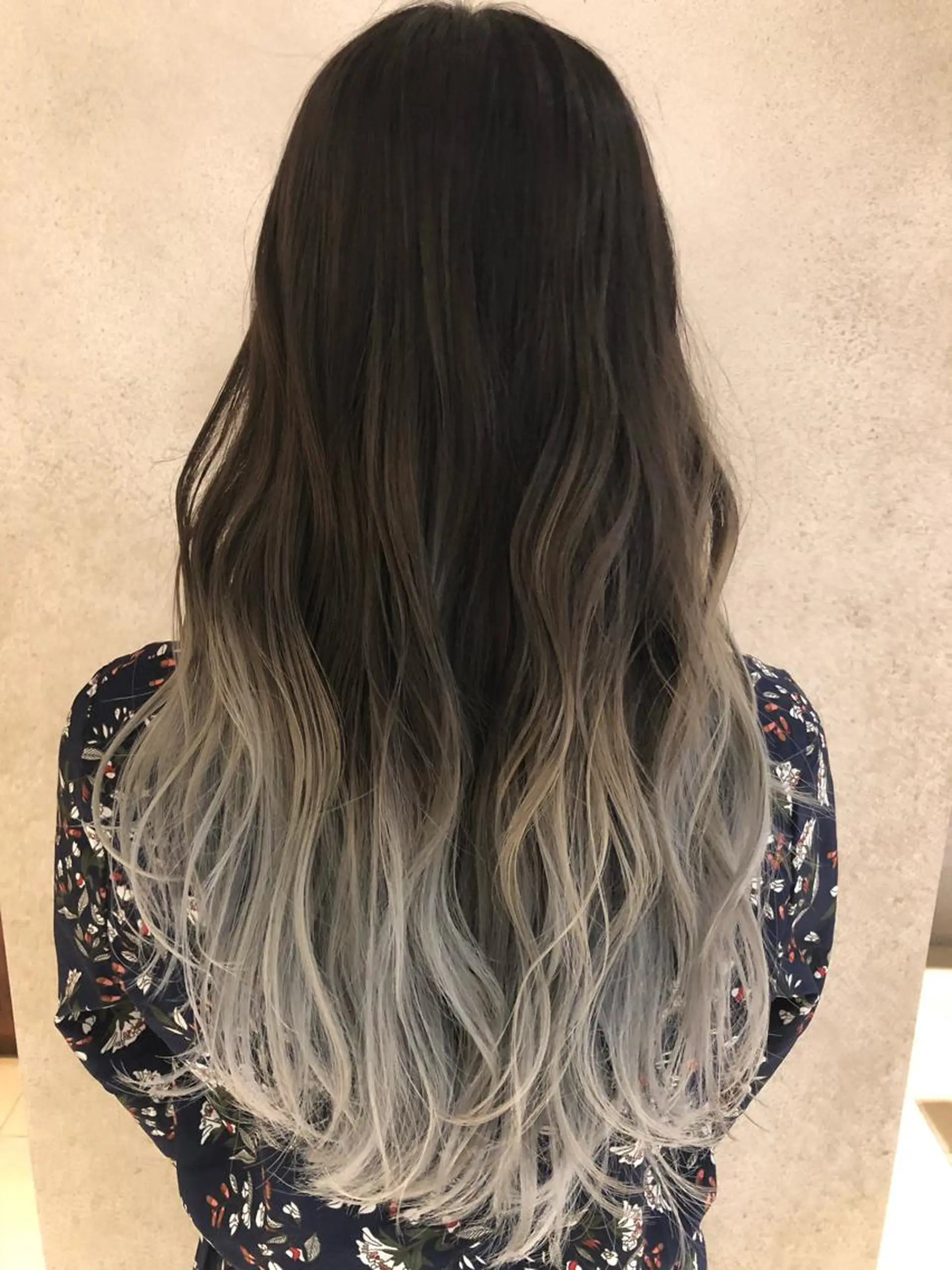 ロング カラー グラデーションカラー シルバー カット ヘアカラー パーマ 縮毛矯正 トリートメント Homey Kyoto所属・吉村 絢乃のヘアスタイル