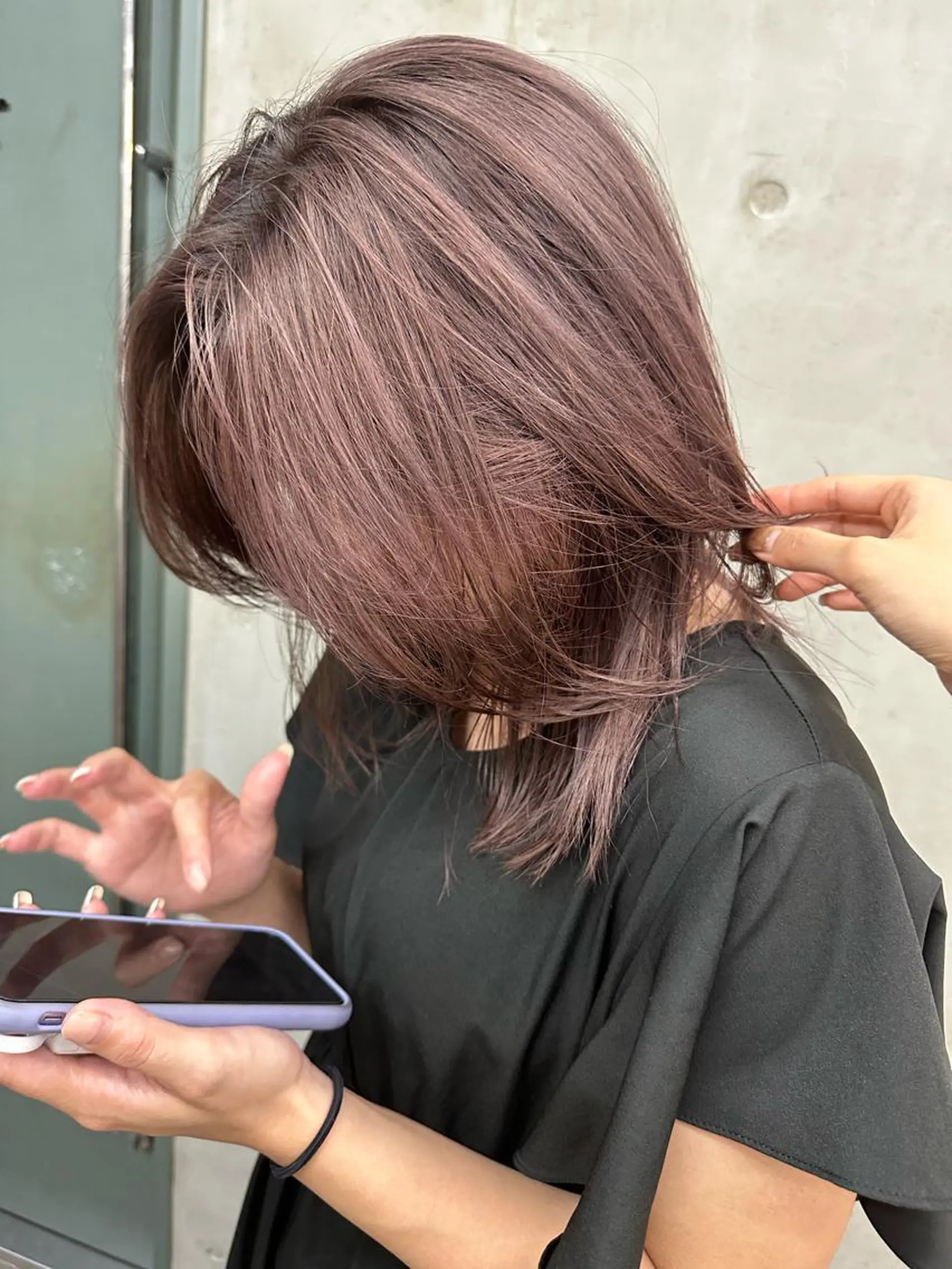 セミロング カラー グレージュ ラベンダーカラー ラベンダーグレージュ ラベンダーグレー ピンクカラー SALTWATER AYARIのヘアスタイル