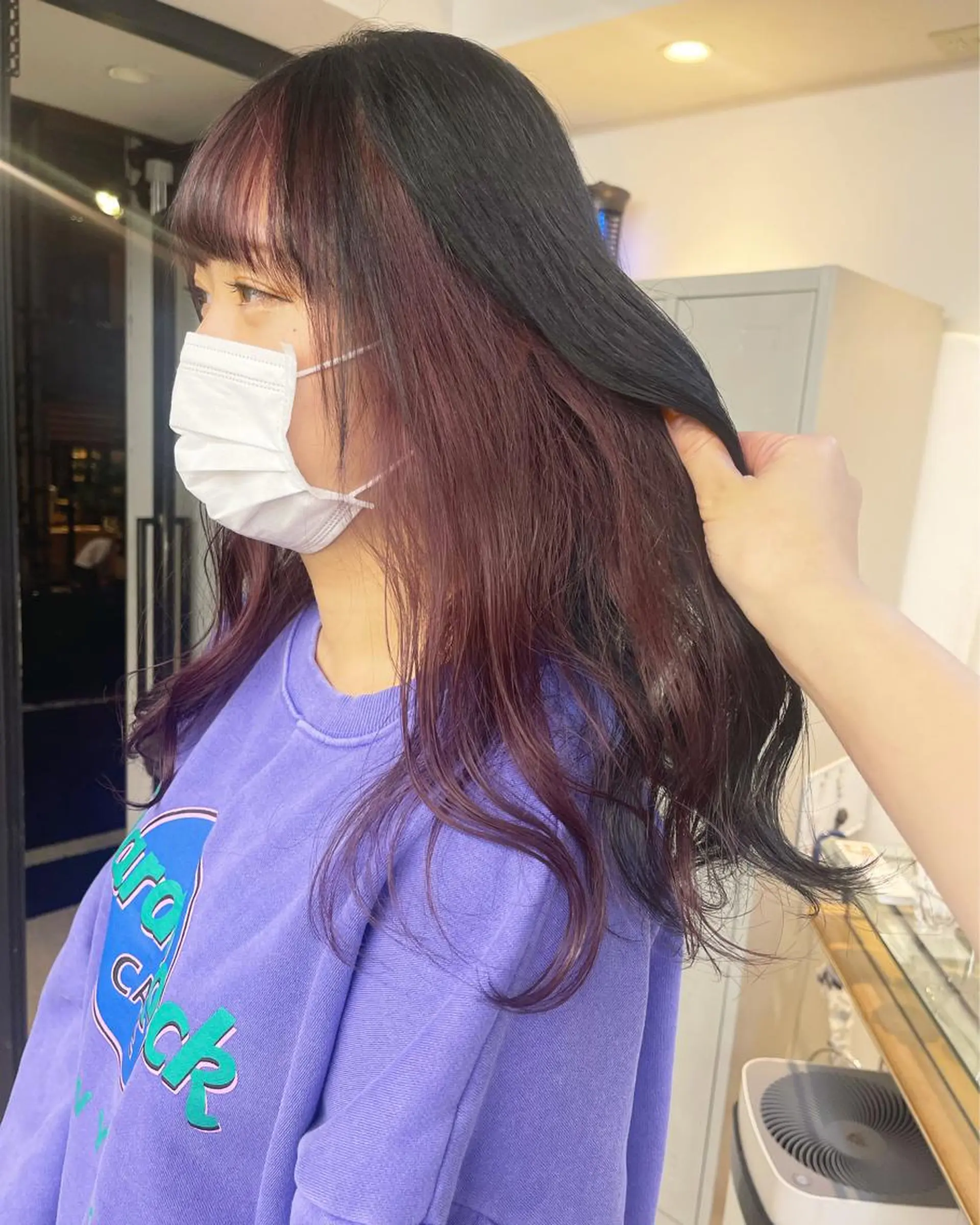 セミロング カラー ブリーチ ボルドーカラー ヘアカラー トリートメント 渋谷ケアブリーチ Suuのヘアスタイル