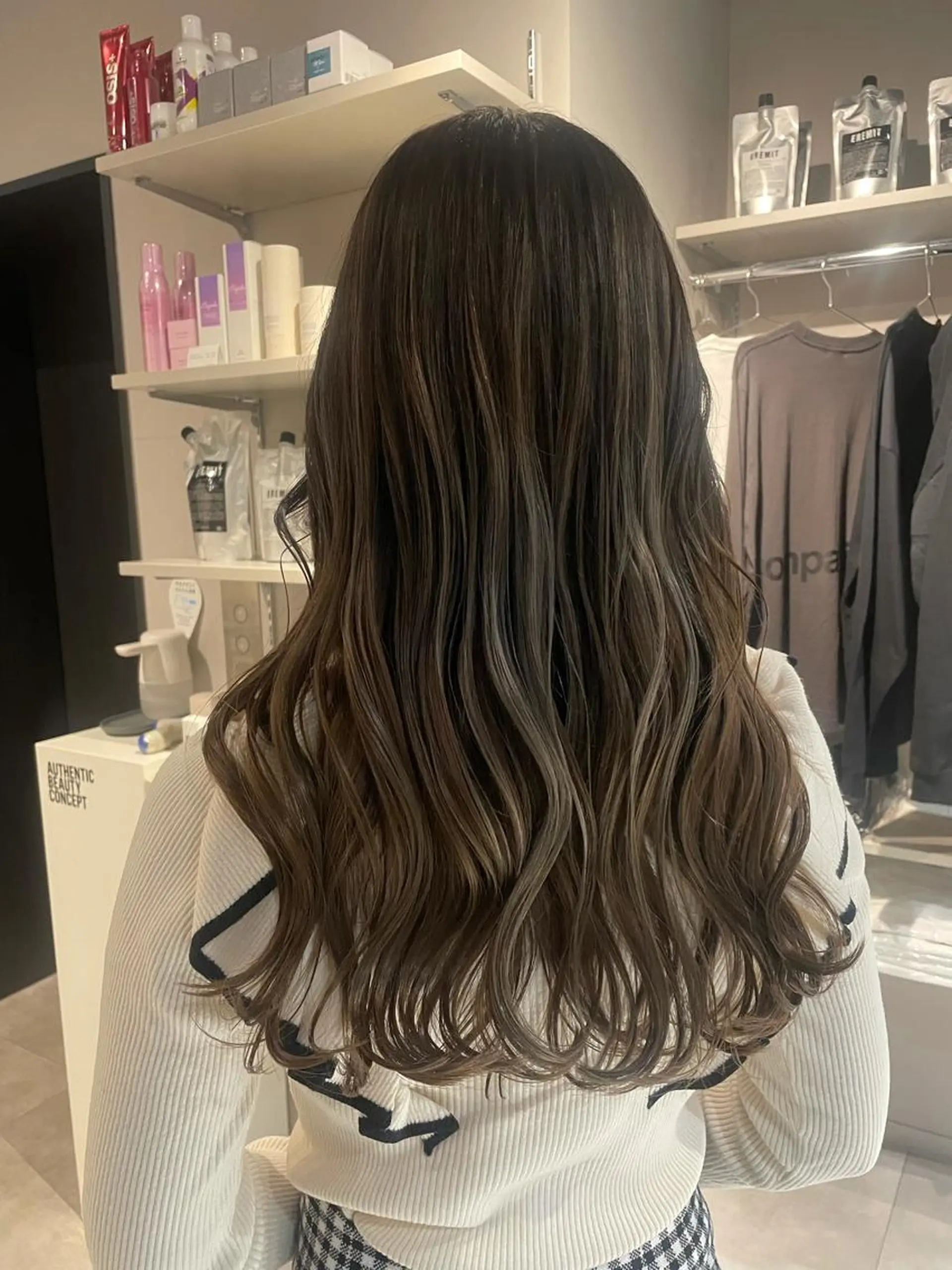 セミロング カラー バレイヤージュ レイヤーカット ブリーチ👩‍🦳/ ‪✂︎MANAMIのヘアスタイル