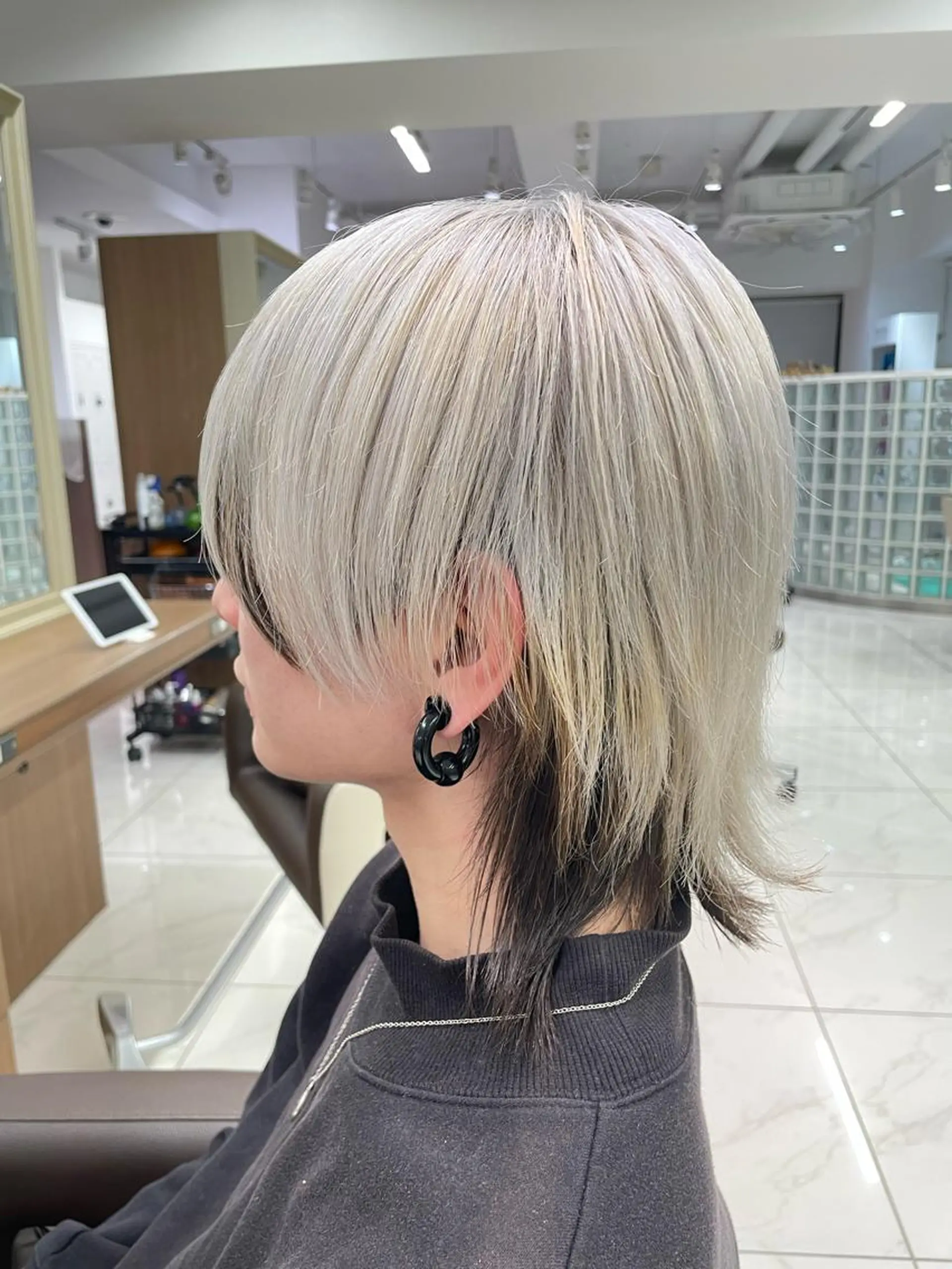 カラー メンズ 渡部凌我 小顔ウルフ ハイトーンカラーのヘアスタイル