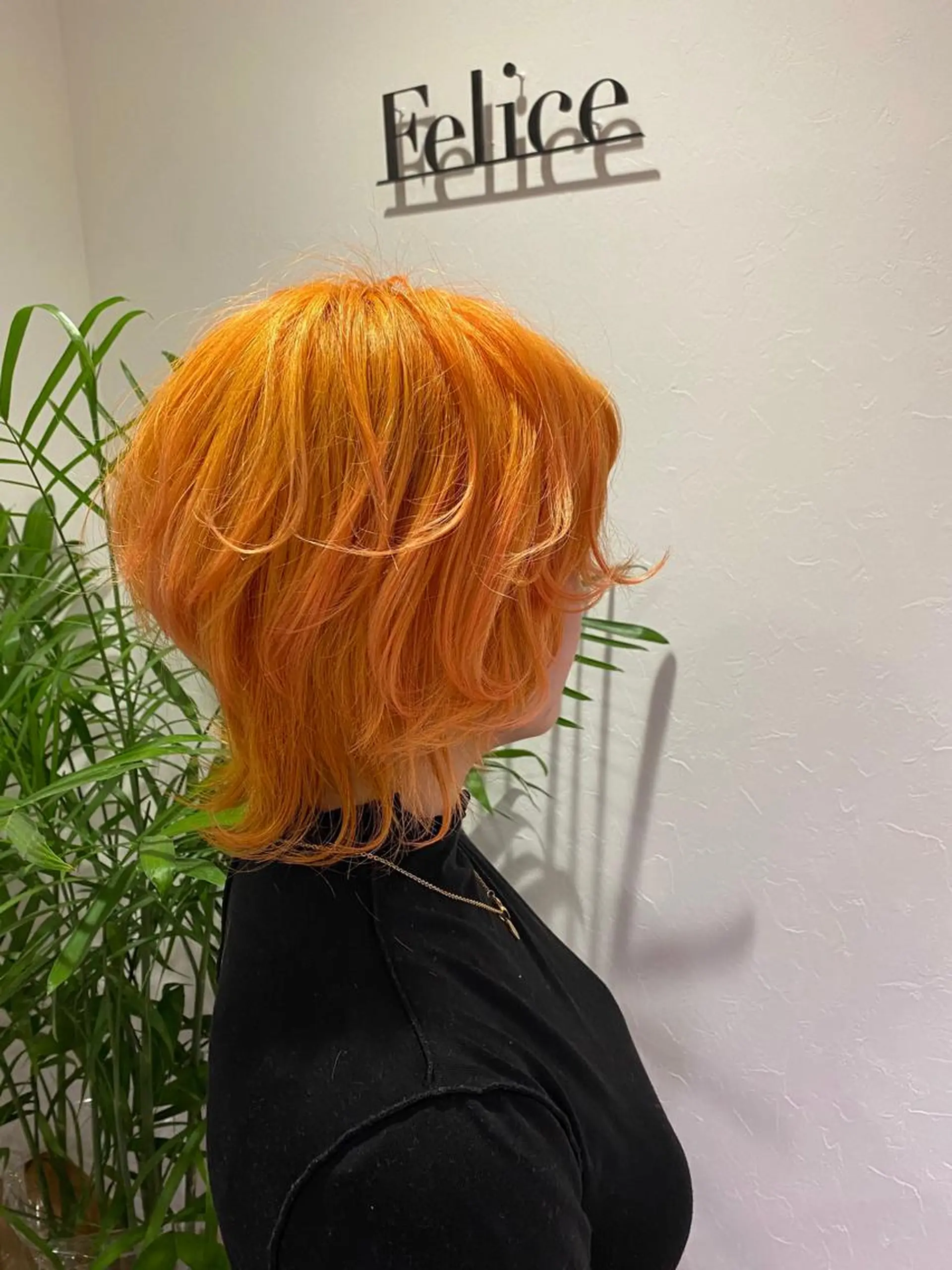 ショート カラー オレンジ ウルフカット 粕川 達哉のヘアスタイル