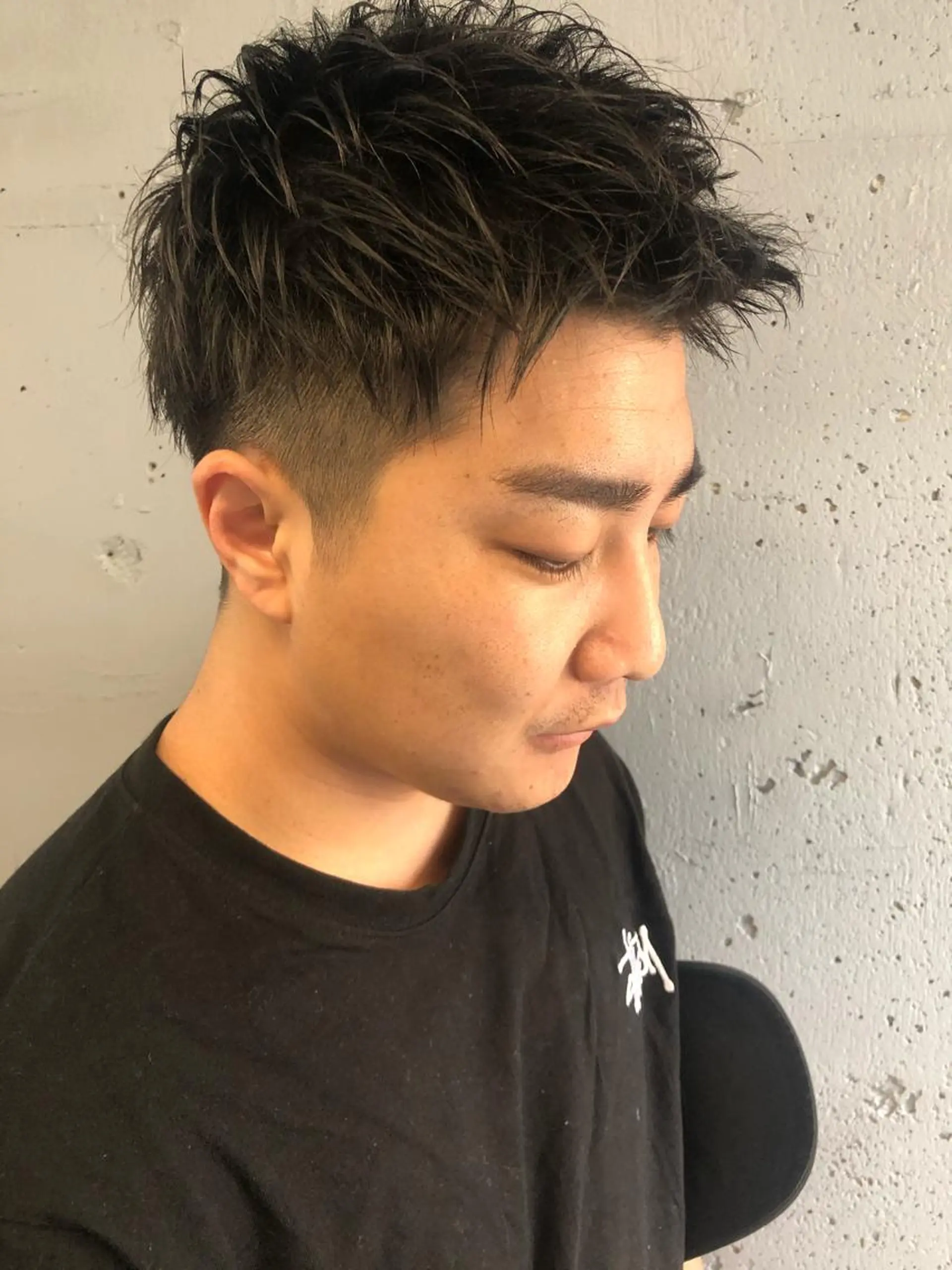 メンズ 顔まわりレイヤー デザインカットのヘアスタイル