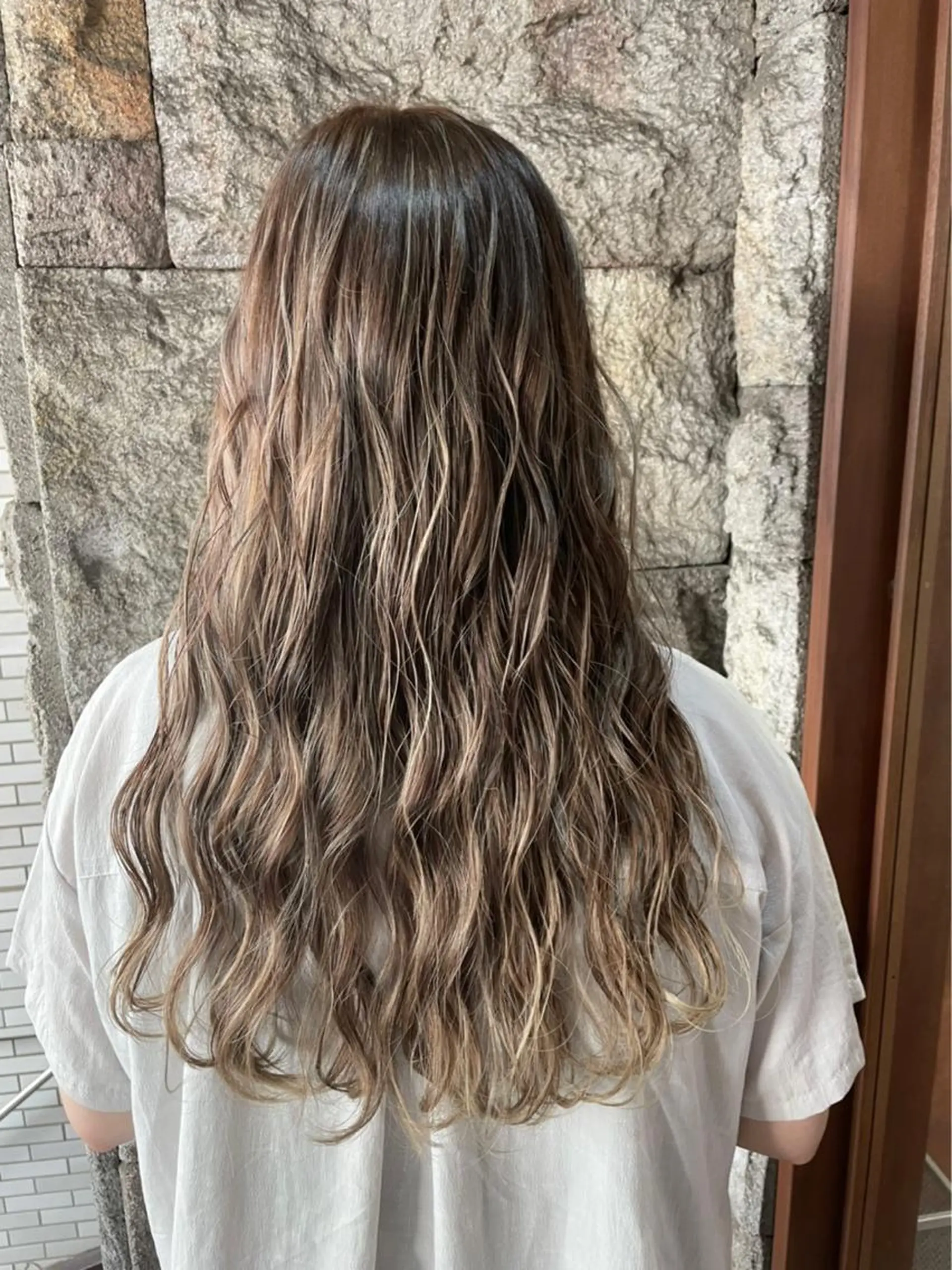ロング カラー 蓮見  友里のヘアスタイル
