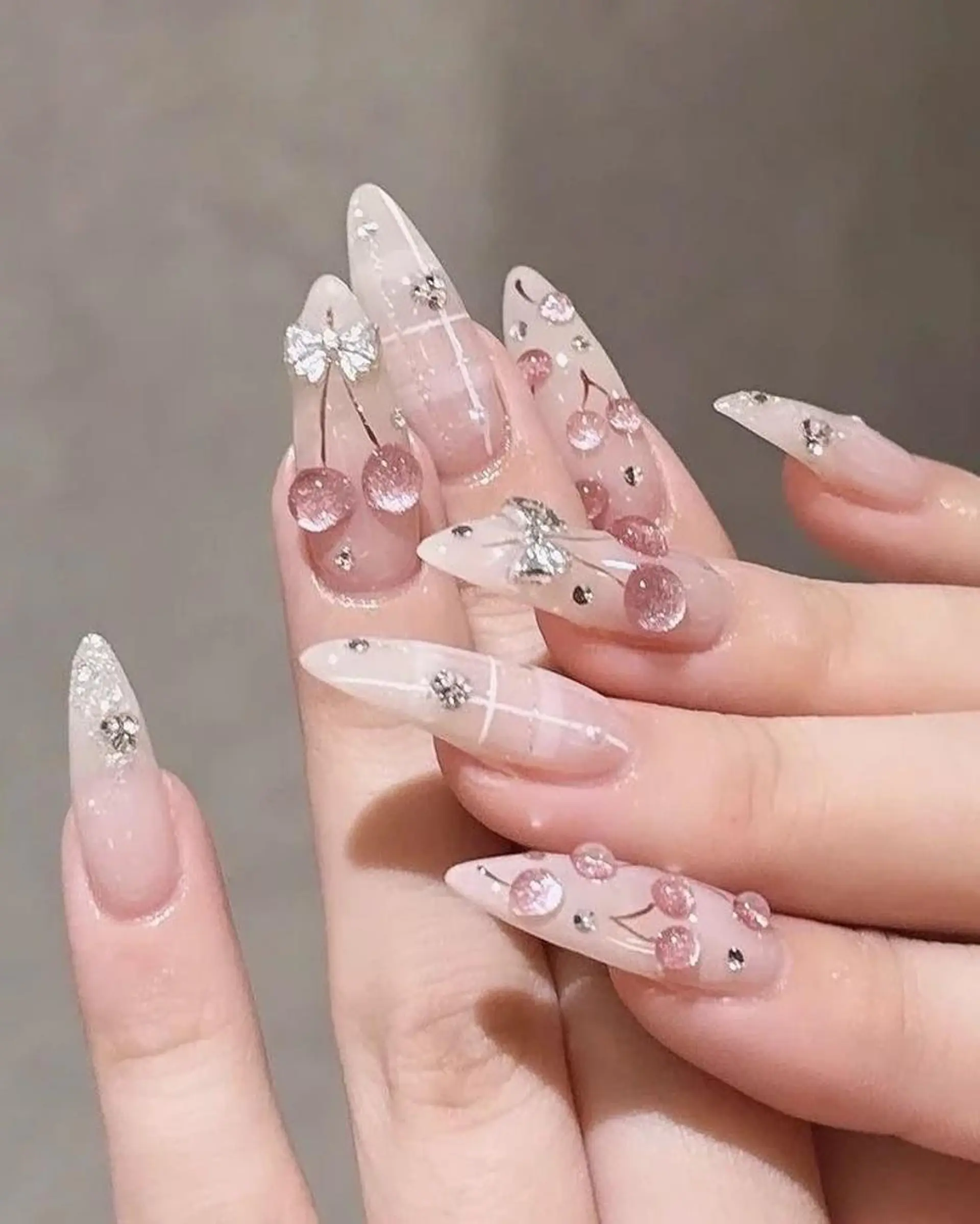 ネイル チークネイル クリアネイル ガーリー キラキラネイル 韓国ネイル Mio💖Belle Nail Salonのネイルデザイン