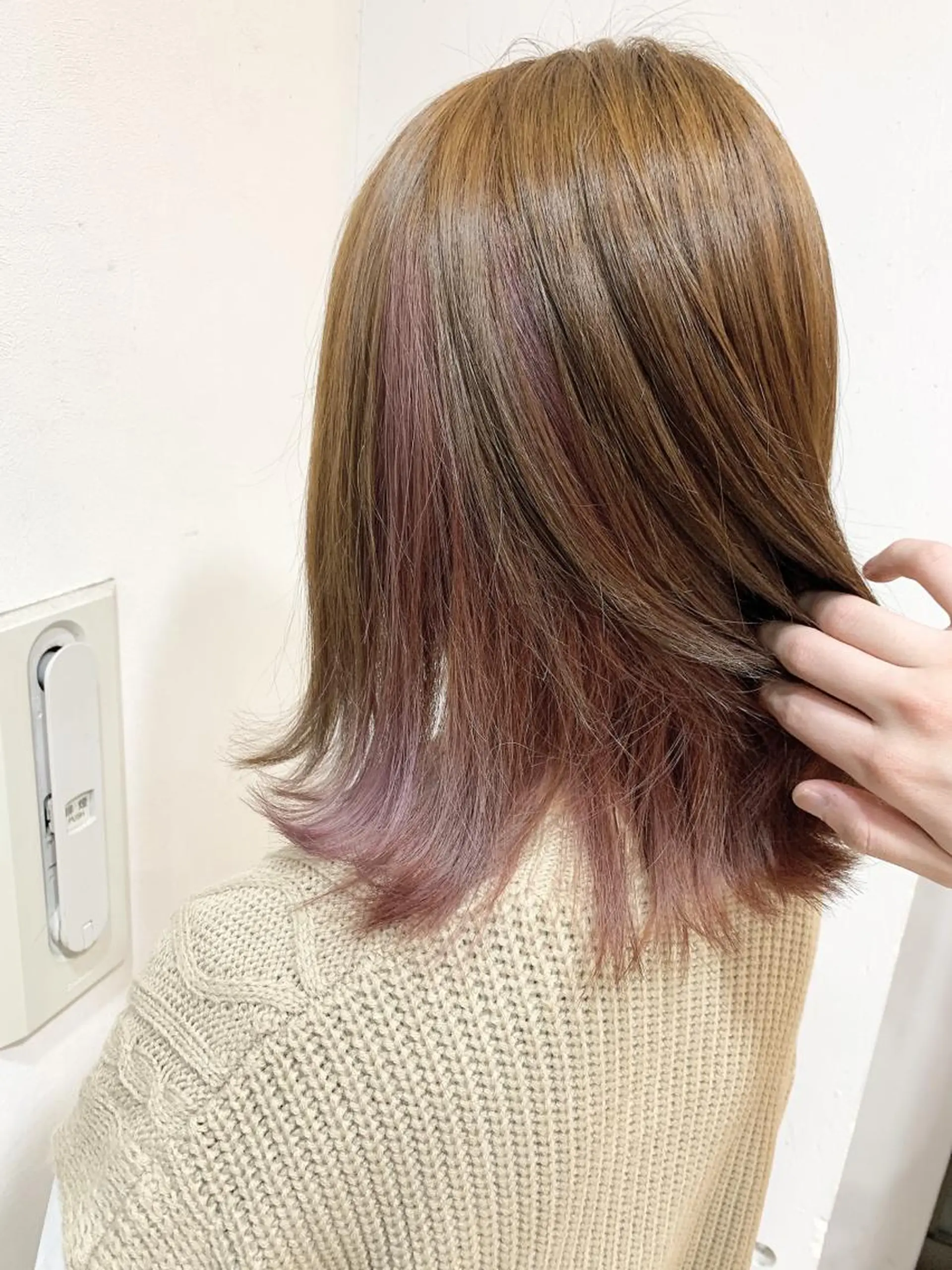 ミディアム カラー パーマ インナーカラー ピンクカラー バイオレットカラー 白髪ぼかしハイライト 柳川拓哉のヘアスタイル