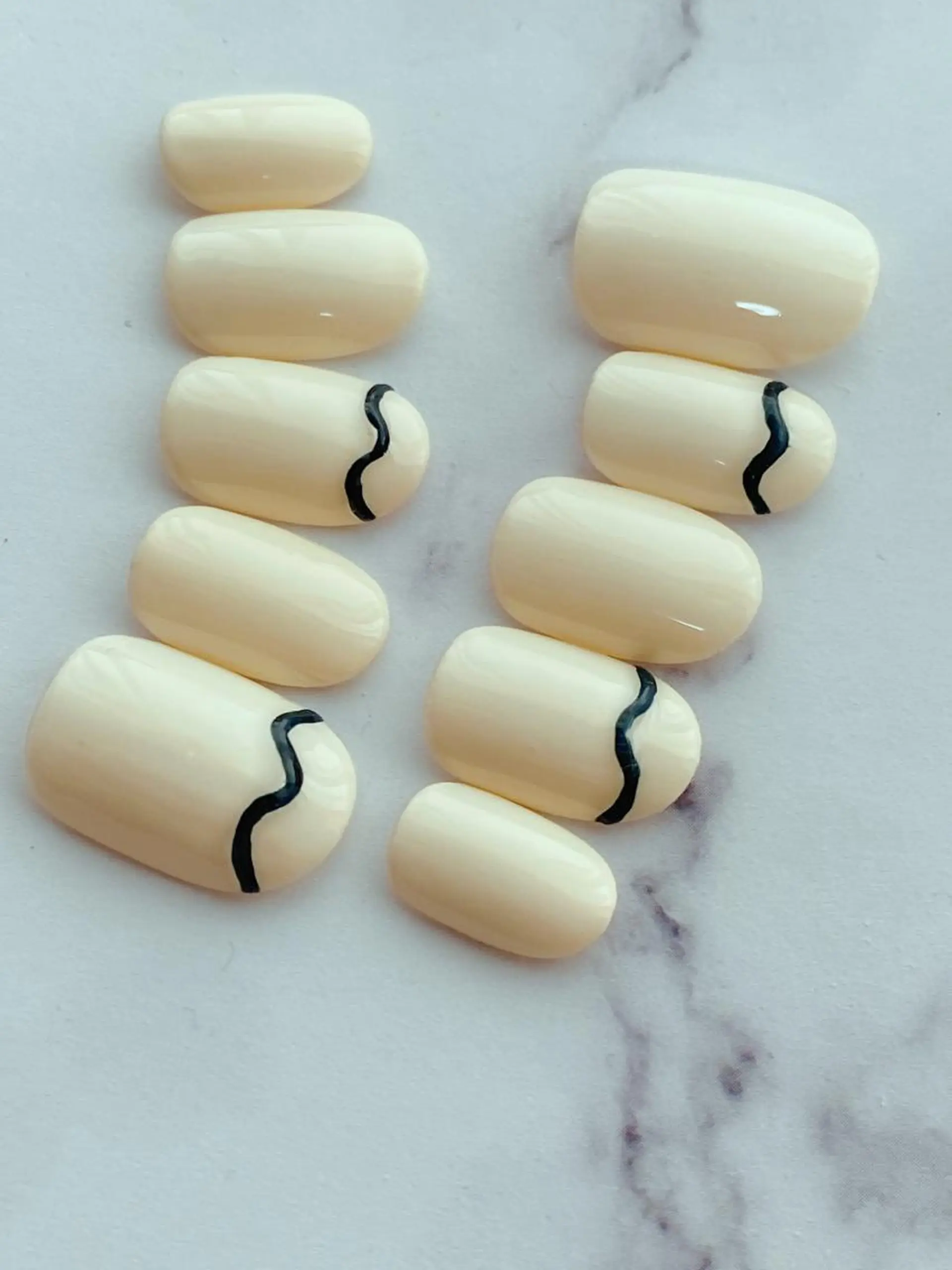 ネイル ニュアンスネイル 大人キレイ 𝑁𝑖𝑥𝑖𝑠のネイルデザイン