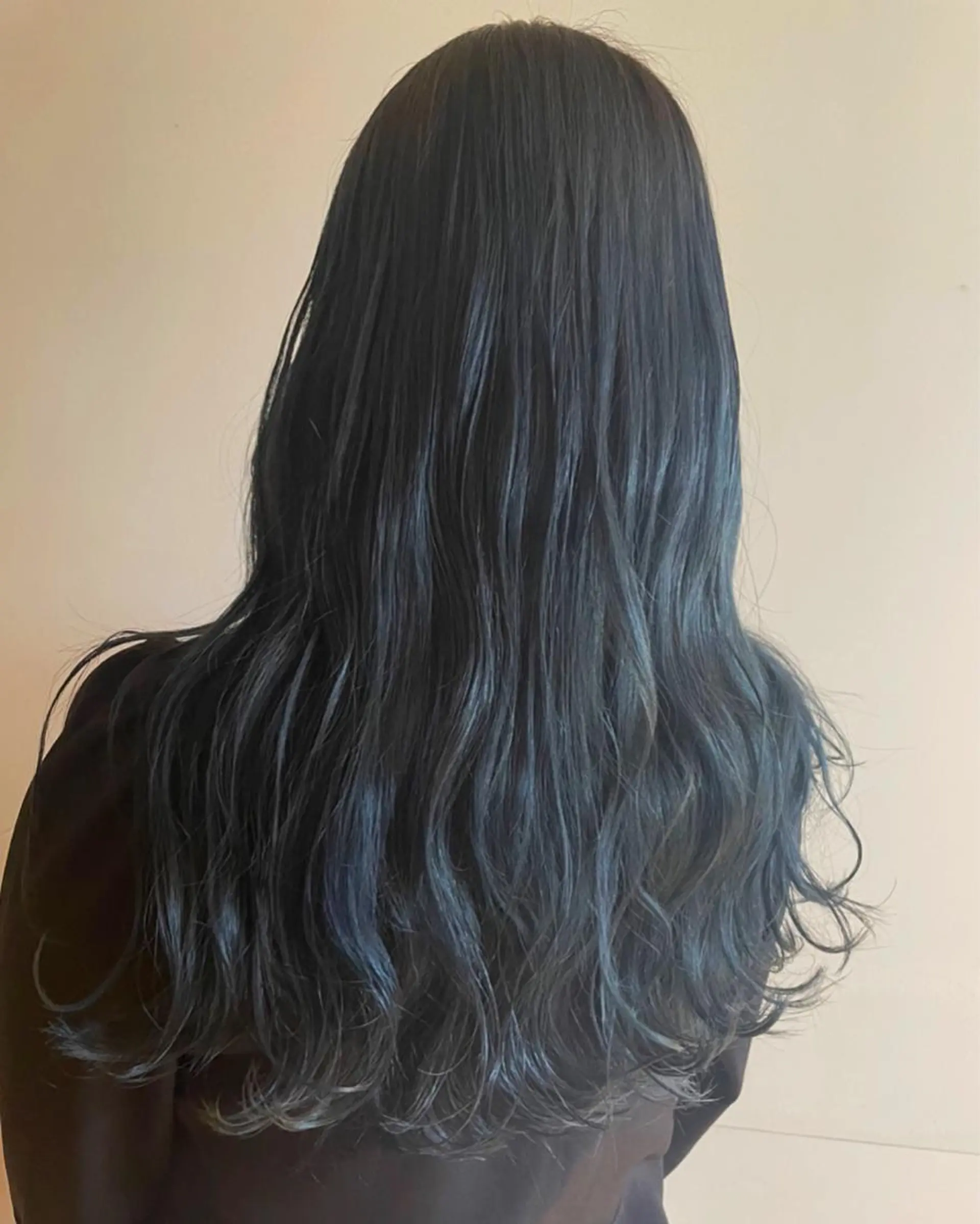 ロング カラー 黒髪 ブルーカラー ブルーブラック EARTH中島 秋桜久のヘアスタイル