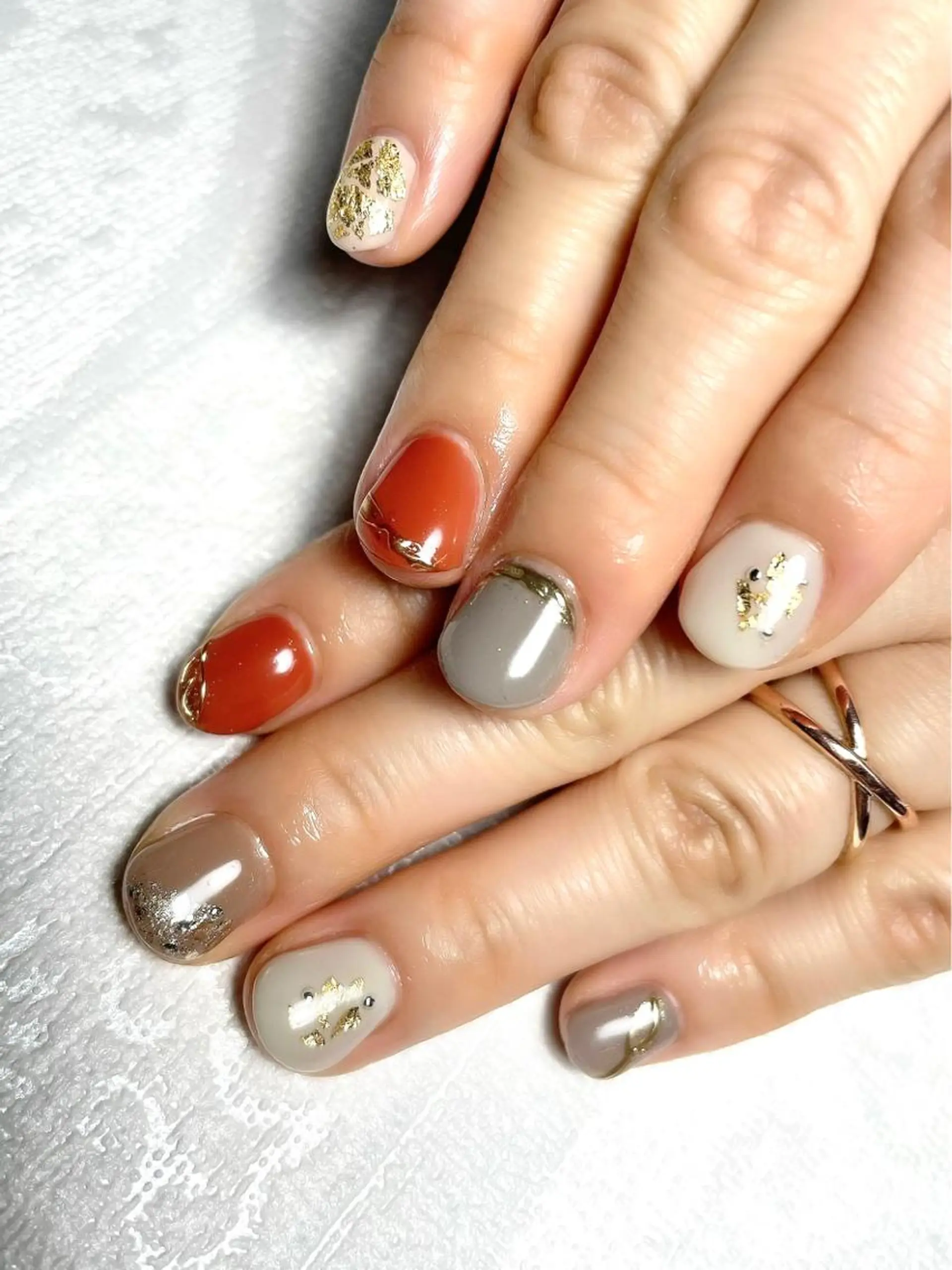 ネイル ゴールド オレンジ maison de charme Beauté所属・Beaute IORIのネイルデザイン