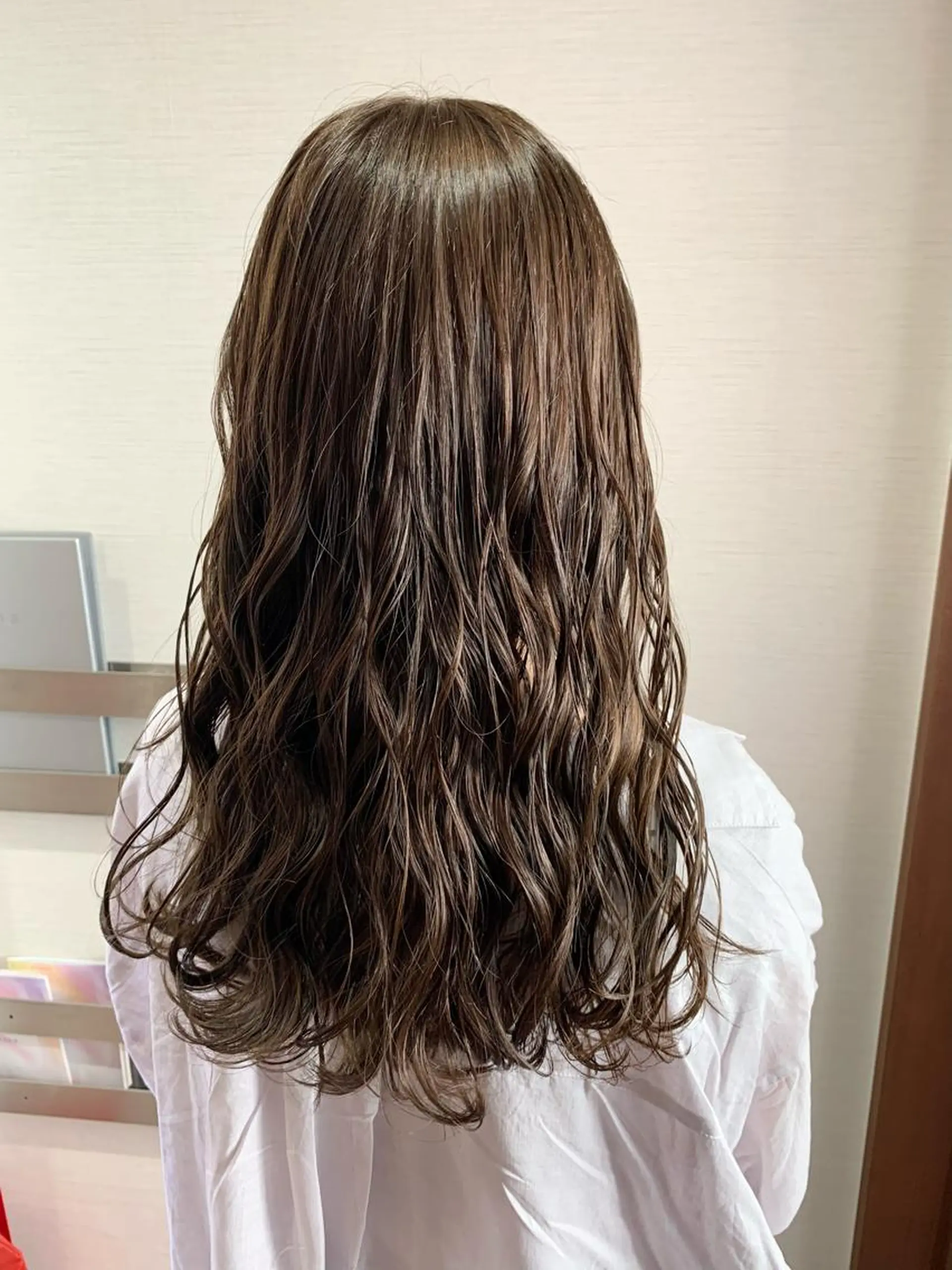 ロング カラー 蓮見  友里のヘアスタイル