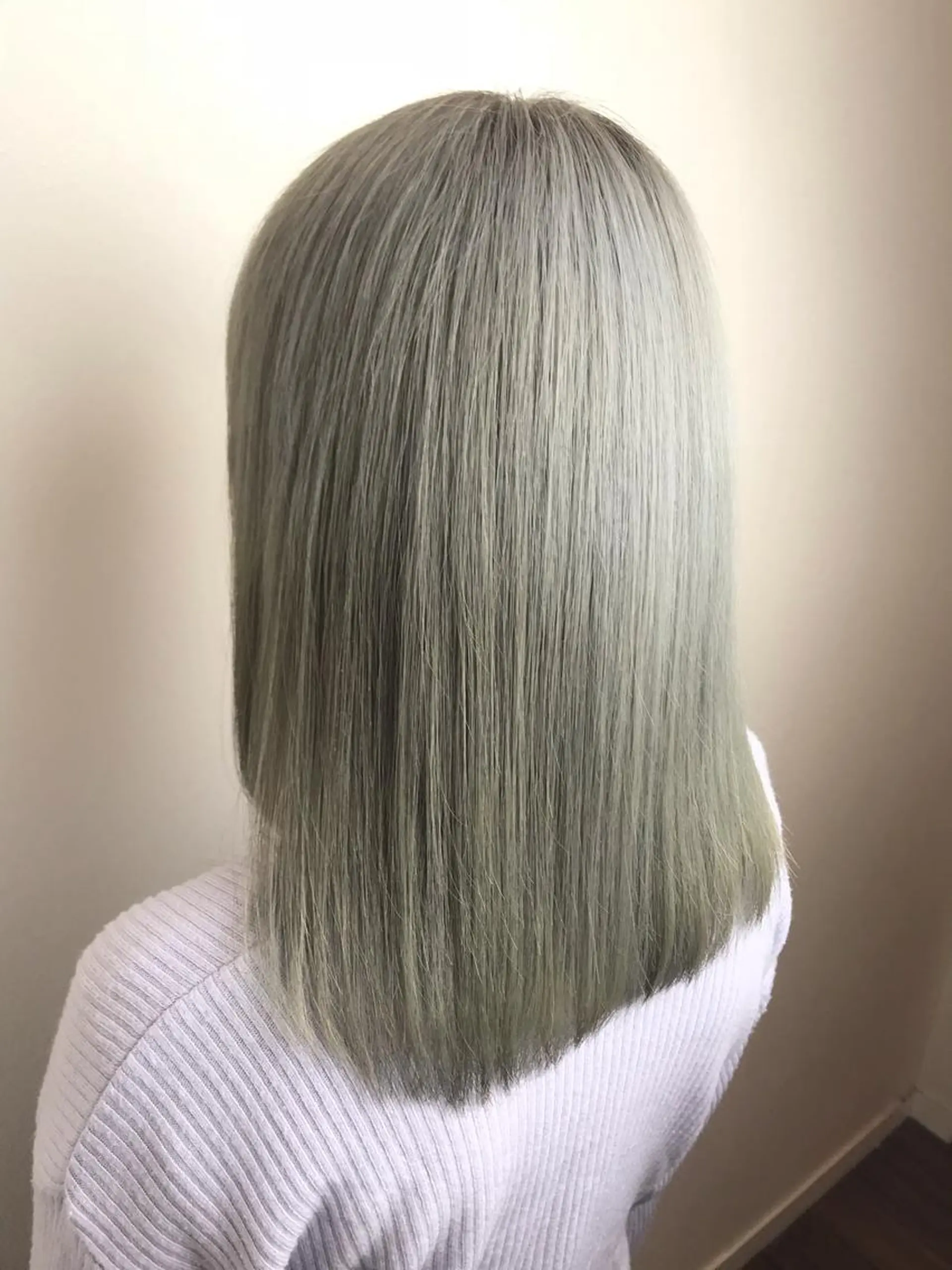 セミロング カラー ブリーチ グレージュ 髪質改善×METEO 店長 貞松直也のヘアスタイル