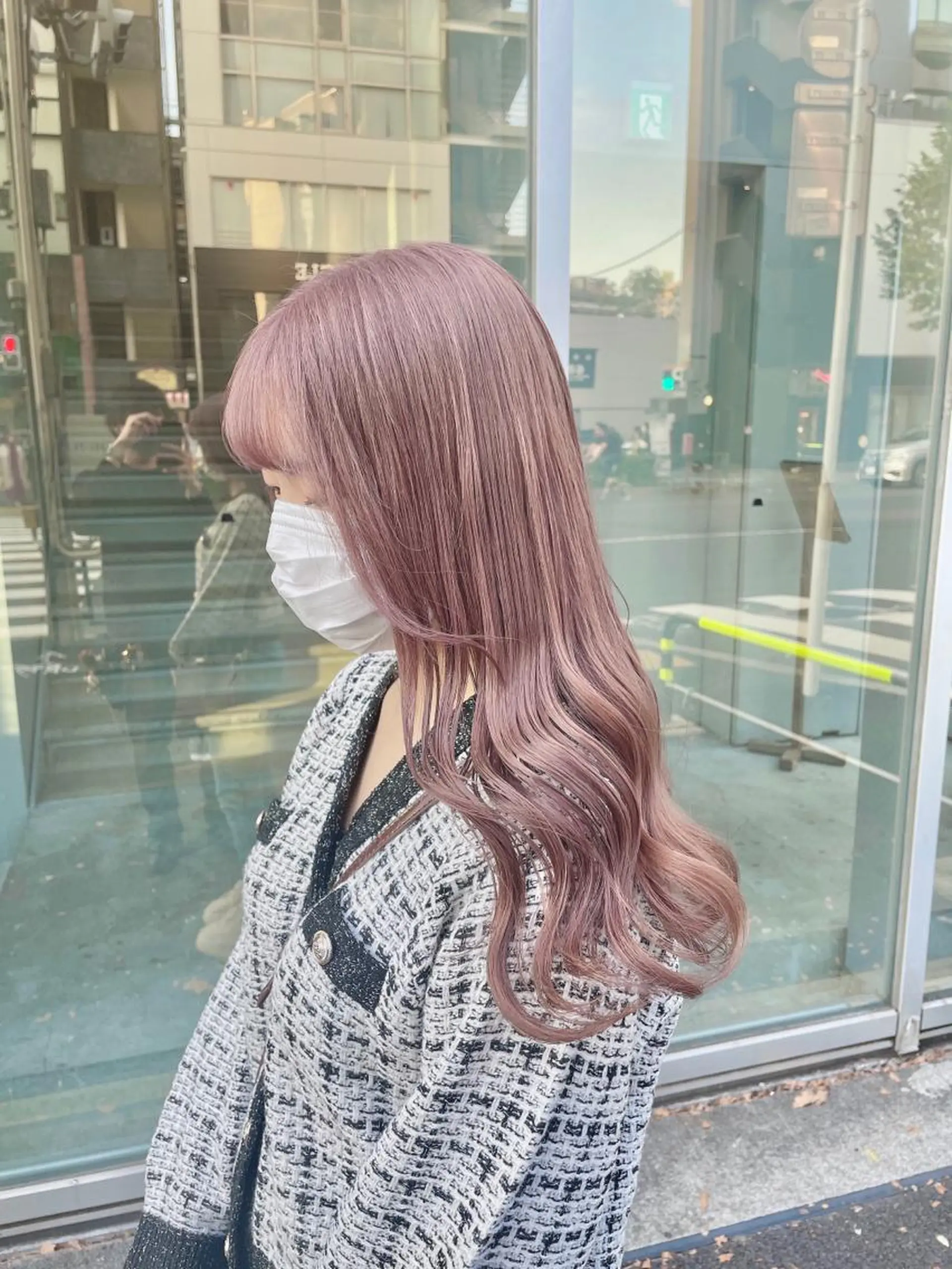 カラー ミルクティーカラー イイサカシュンスケのヘアスタイル