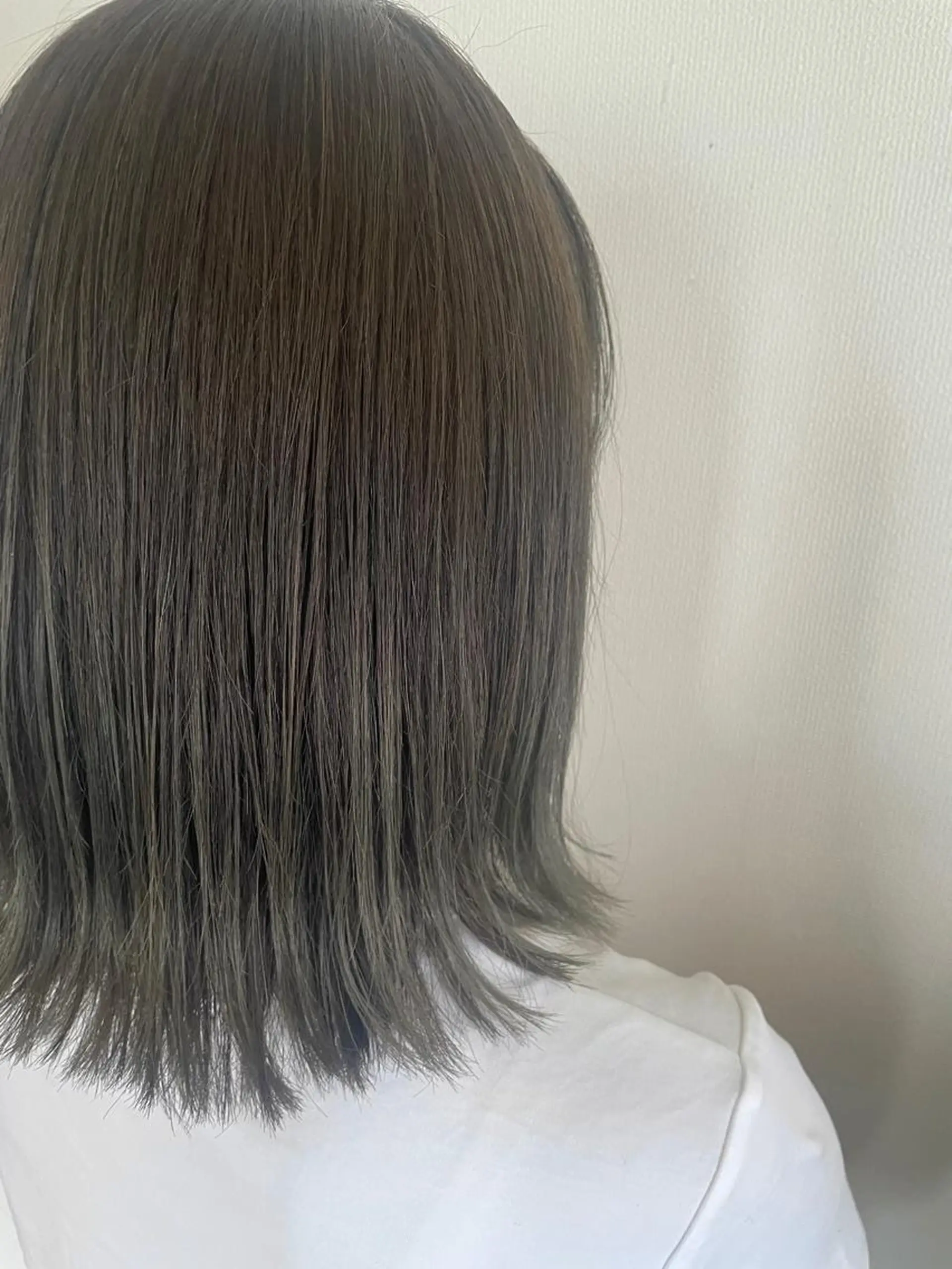 カラー タケウチ サトミのヘアスタイル