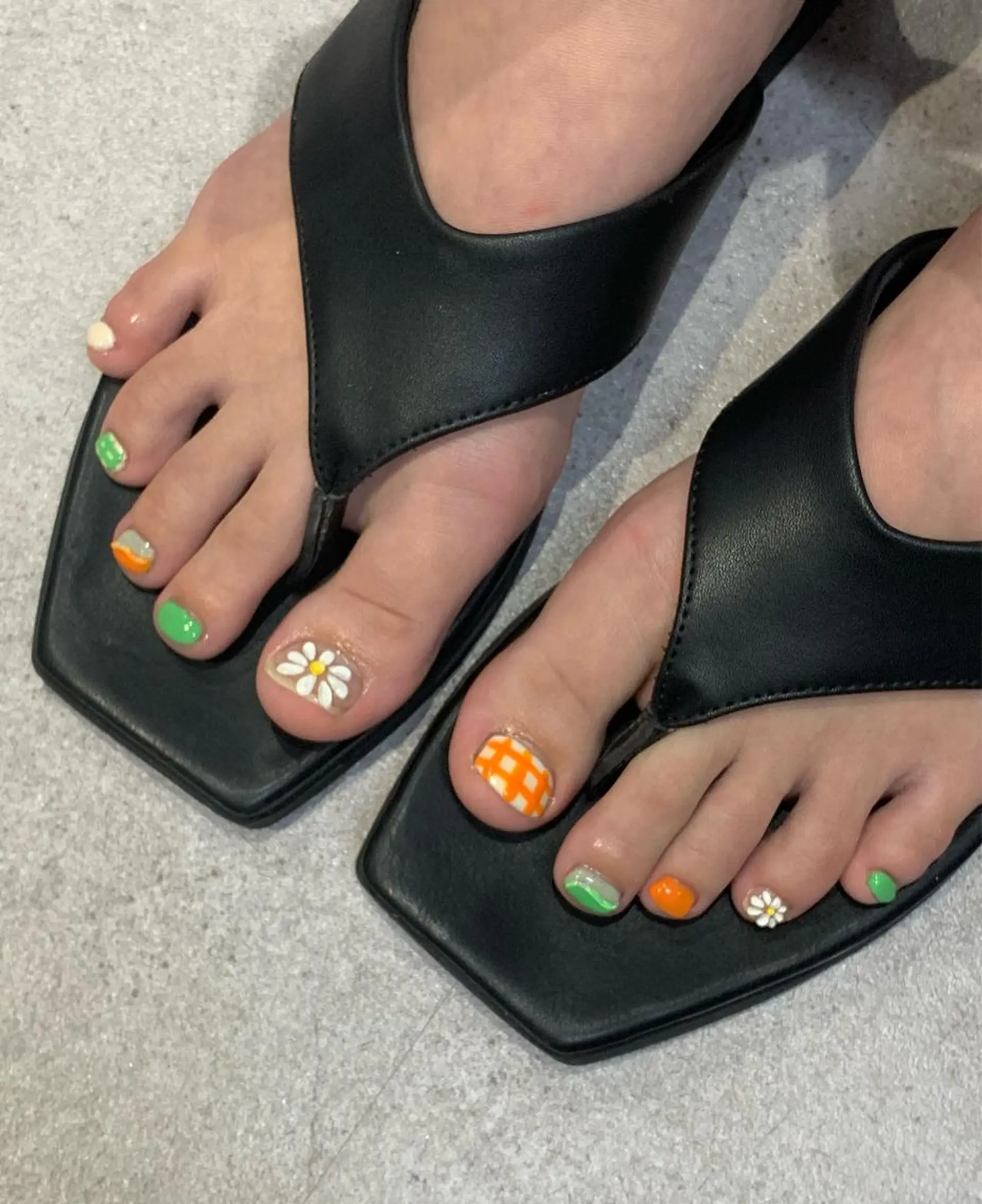 ネイル フットネイル マキノ ユイのネイルデザイン