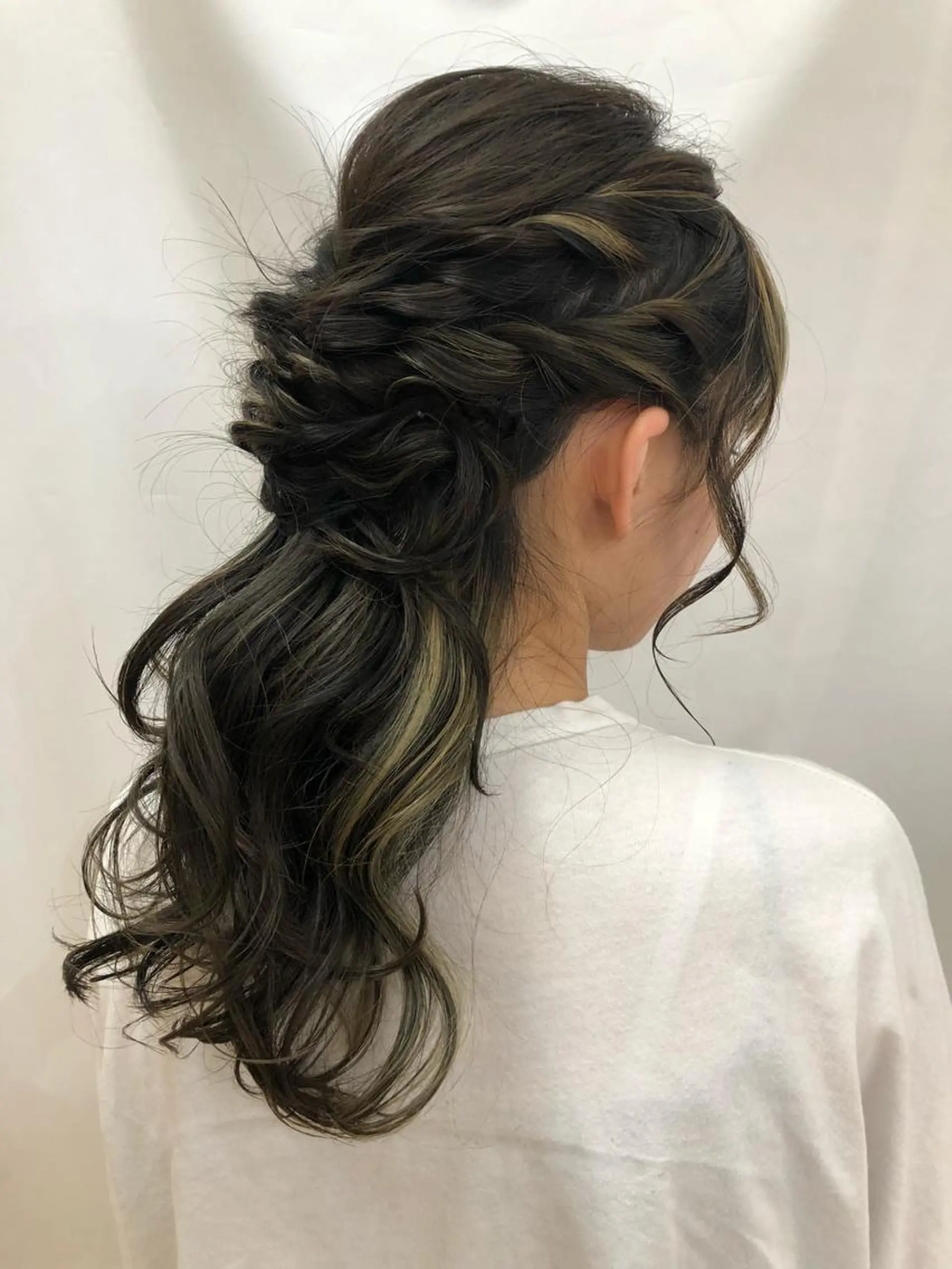 ロング ヘアアレンジ 女性に人気♪ はやしほのかのヘアスタイル