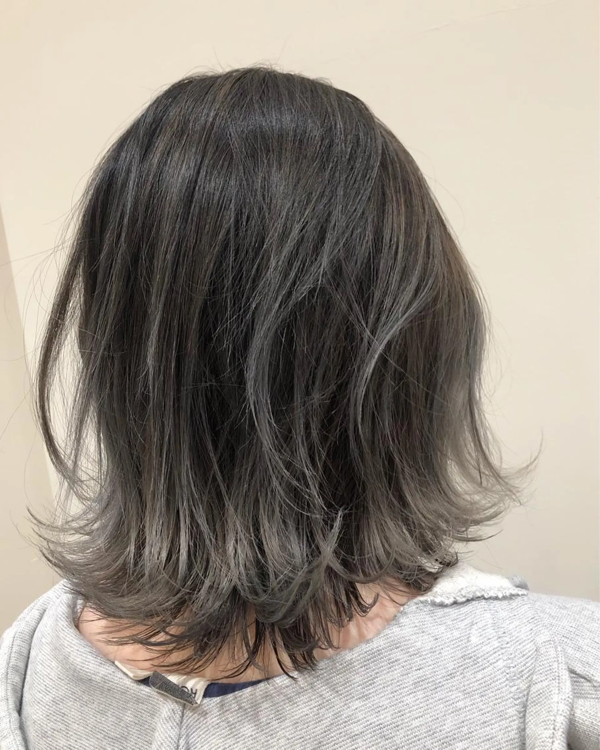 ミディアム 岸 保奈美のヘアスタイル